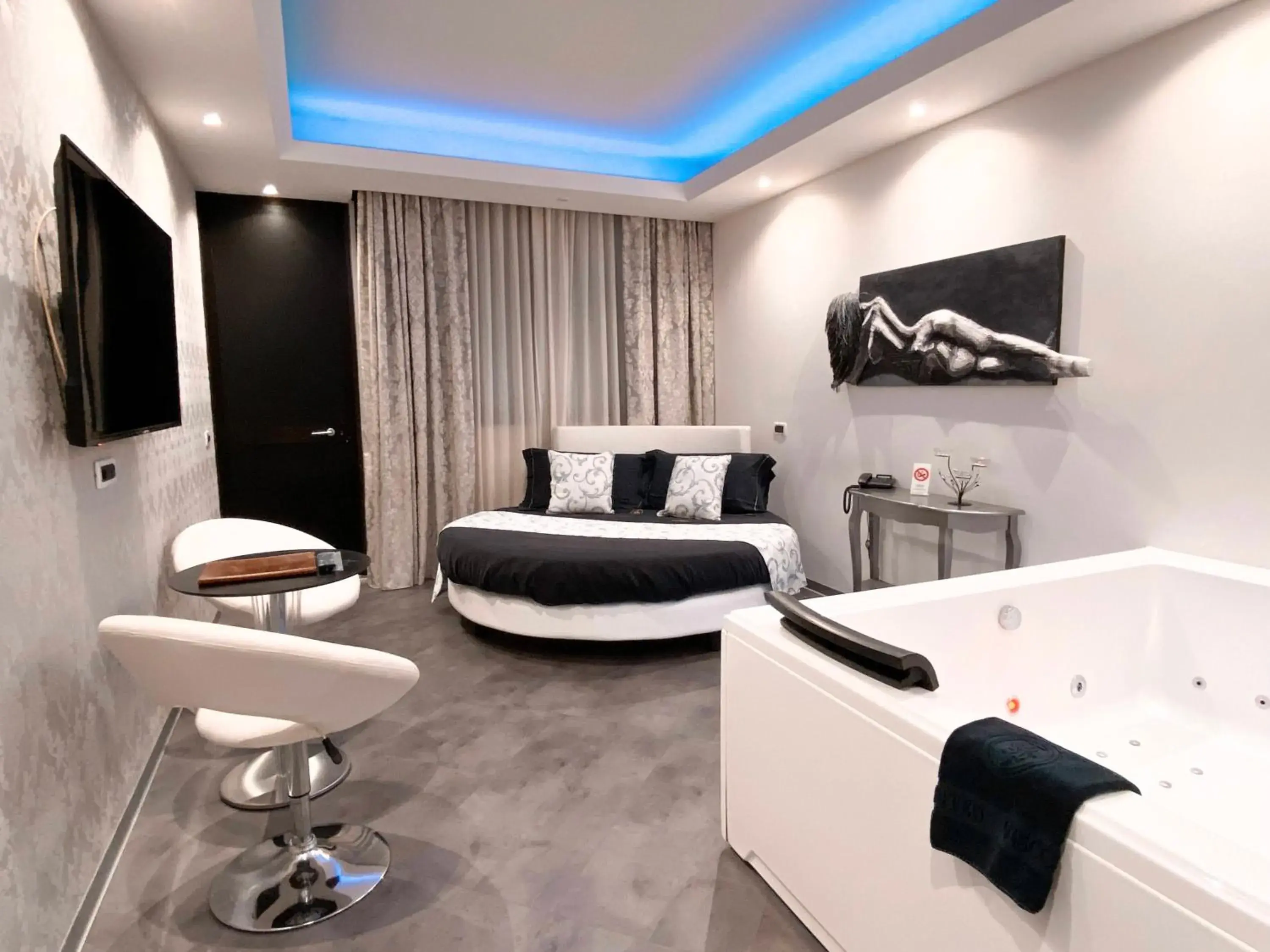 King Suite with Spa Bath in Hotel Motel Visconteo King Suite with Spa Bath in Hotel Motel Visconteo