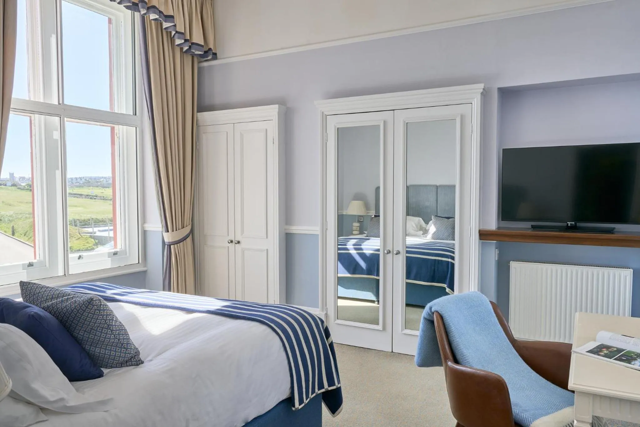 TV and multimedia, Bed in The Headland Hotel and Spa