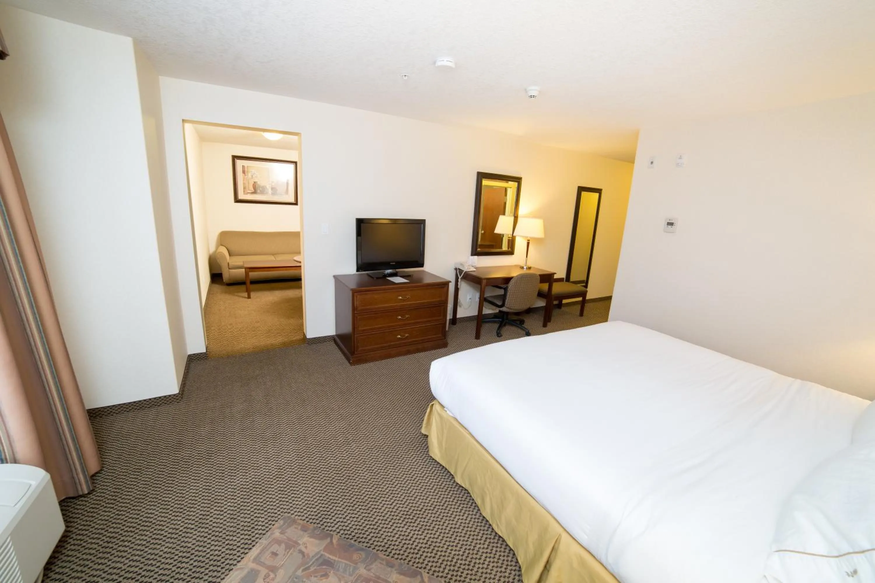Bedroom, Bed in Holiday Inn Express & Suites Drayton Valley by IHG