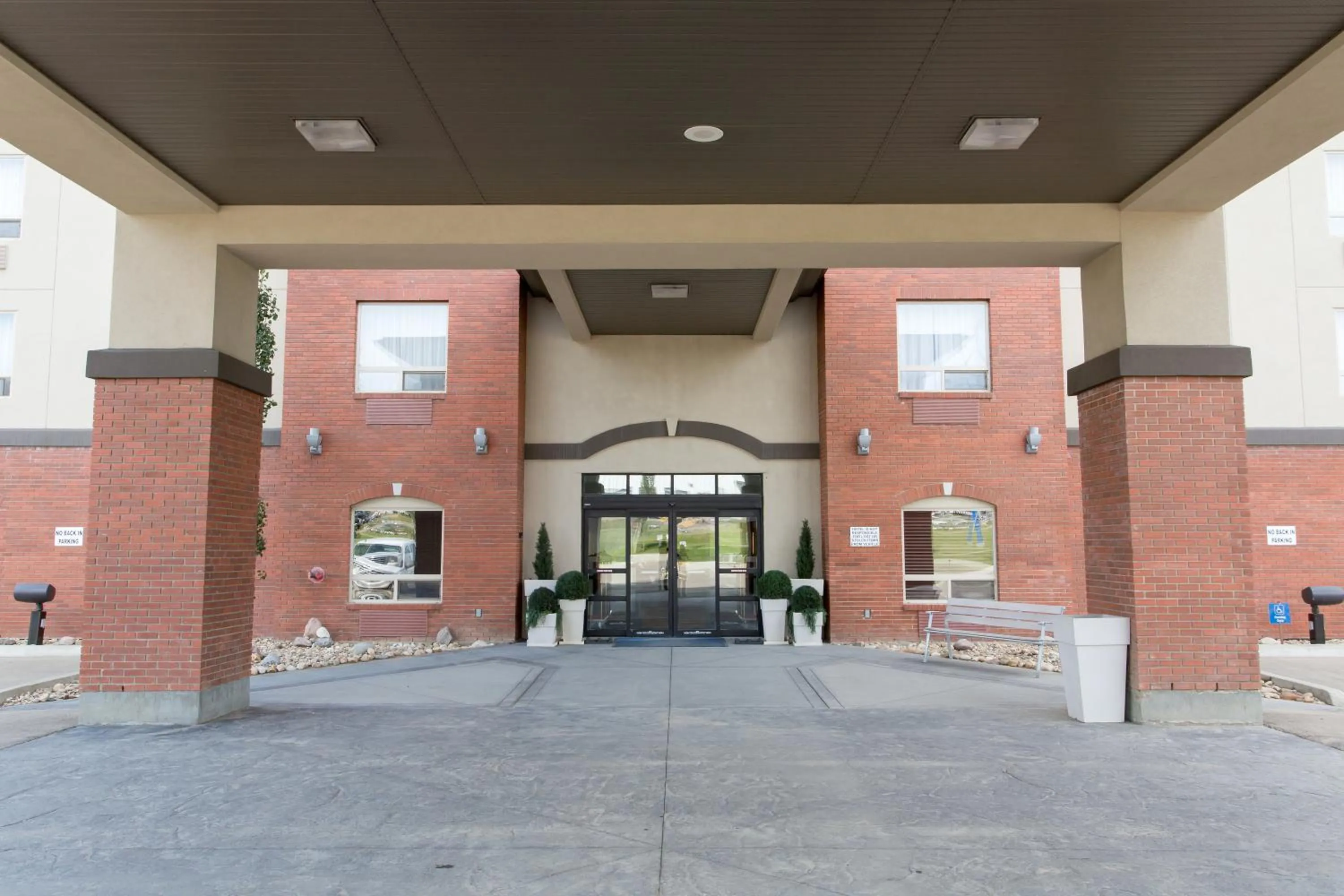 Facade/entrance in Holiday Inn Express & Suites Drayton Valley by IHG