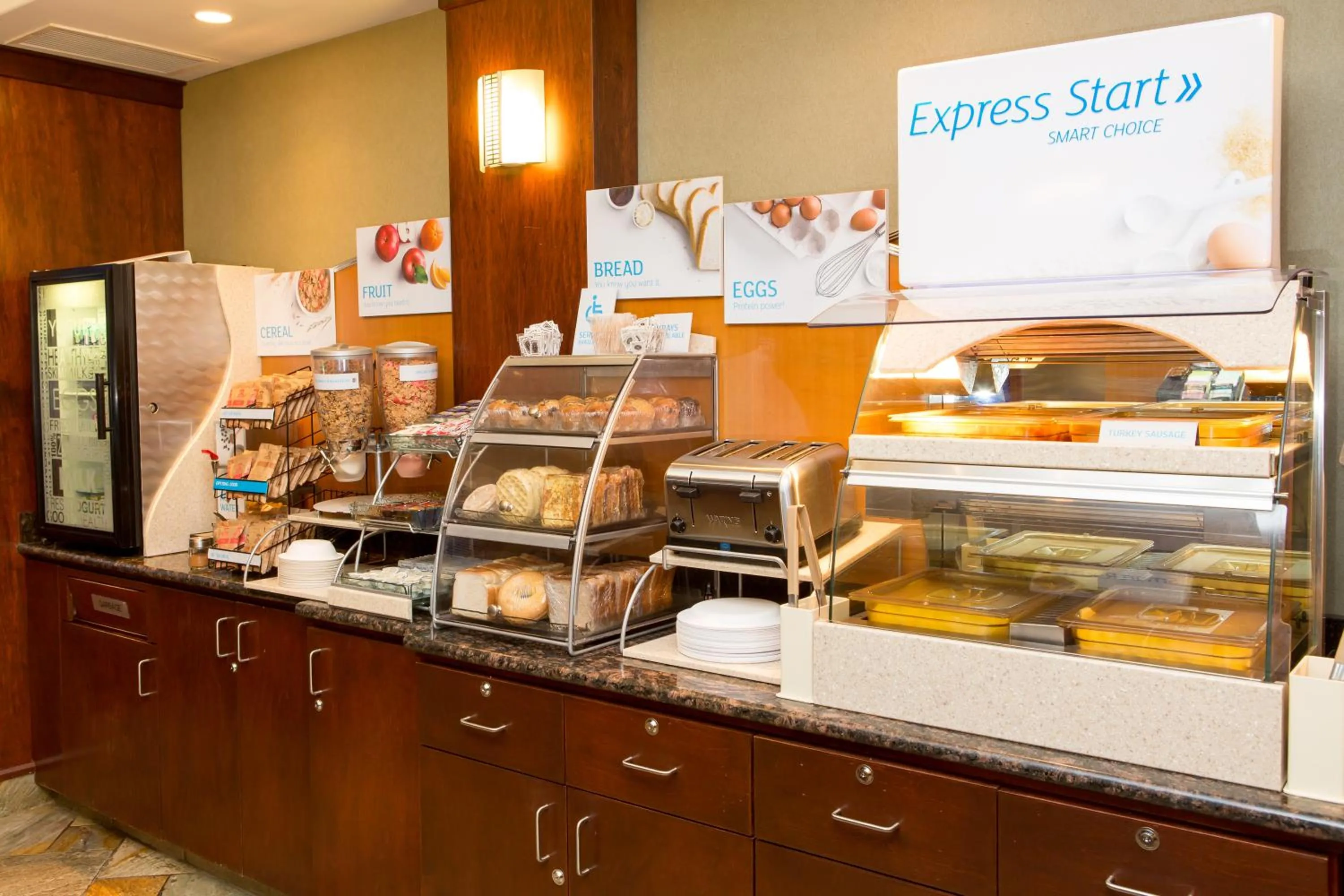 Food and drinks in Holiday Inn Express & Suites Drayton Valley by IHG
