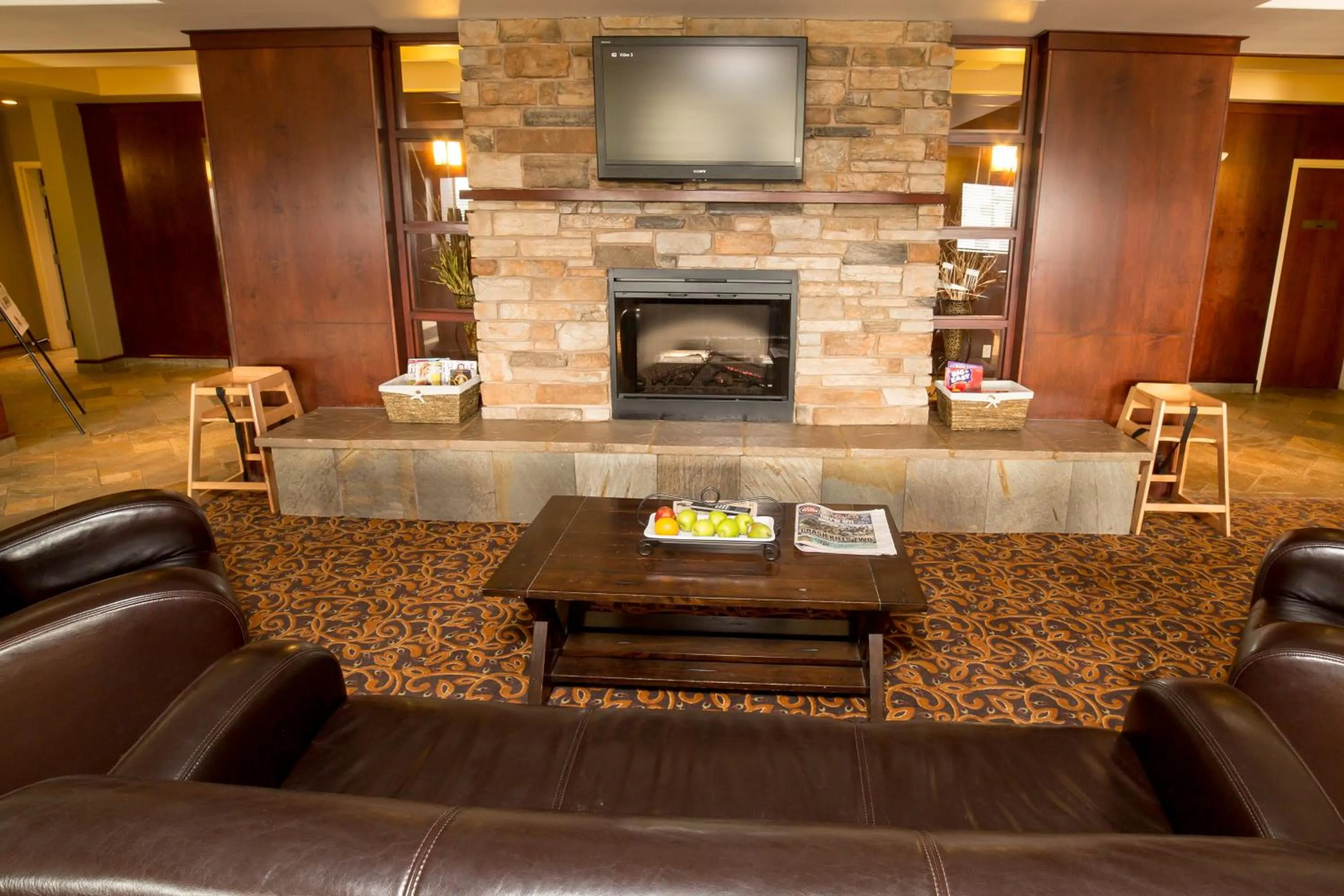 Lobby or reception in Holiday Inn Express & Suites Drayton Valley by IHG