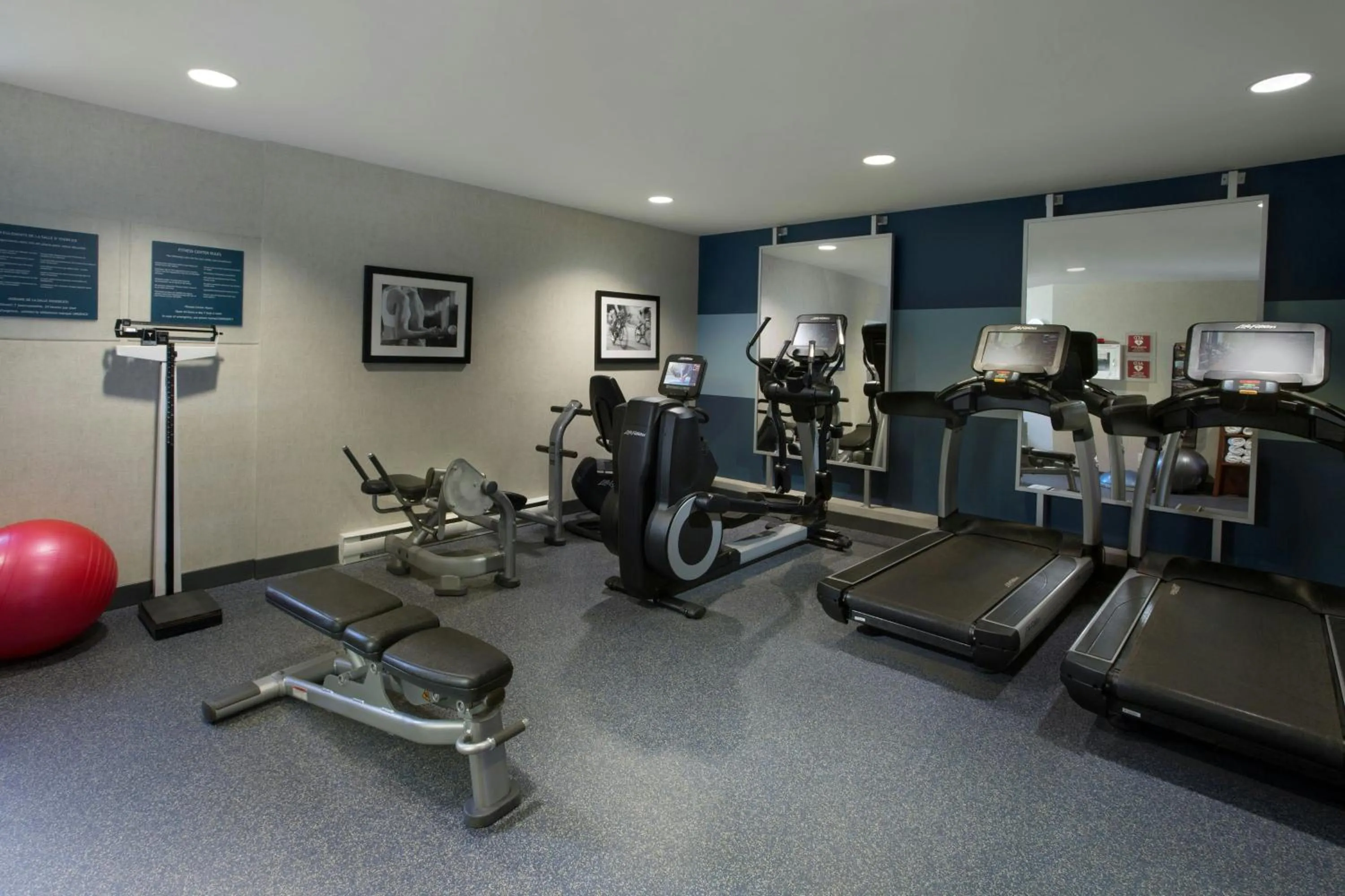 Fitness centre/facilities in Four Points by Sheraton Hotel & Conference Centre Gatineau-Ottawa