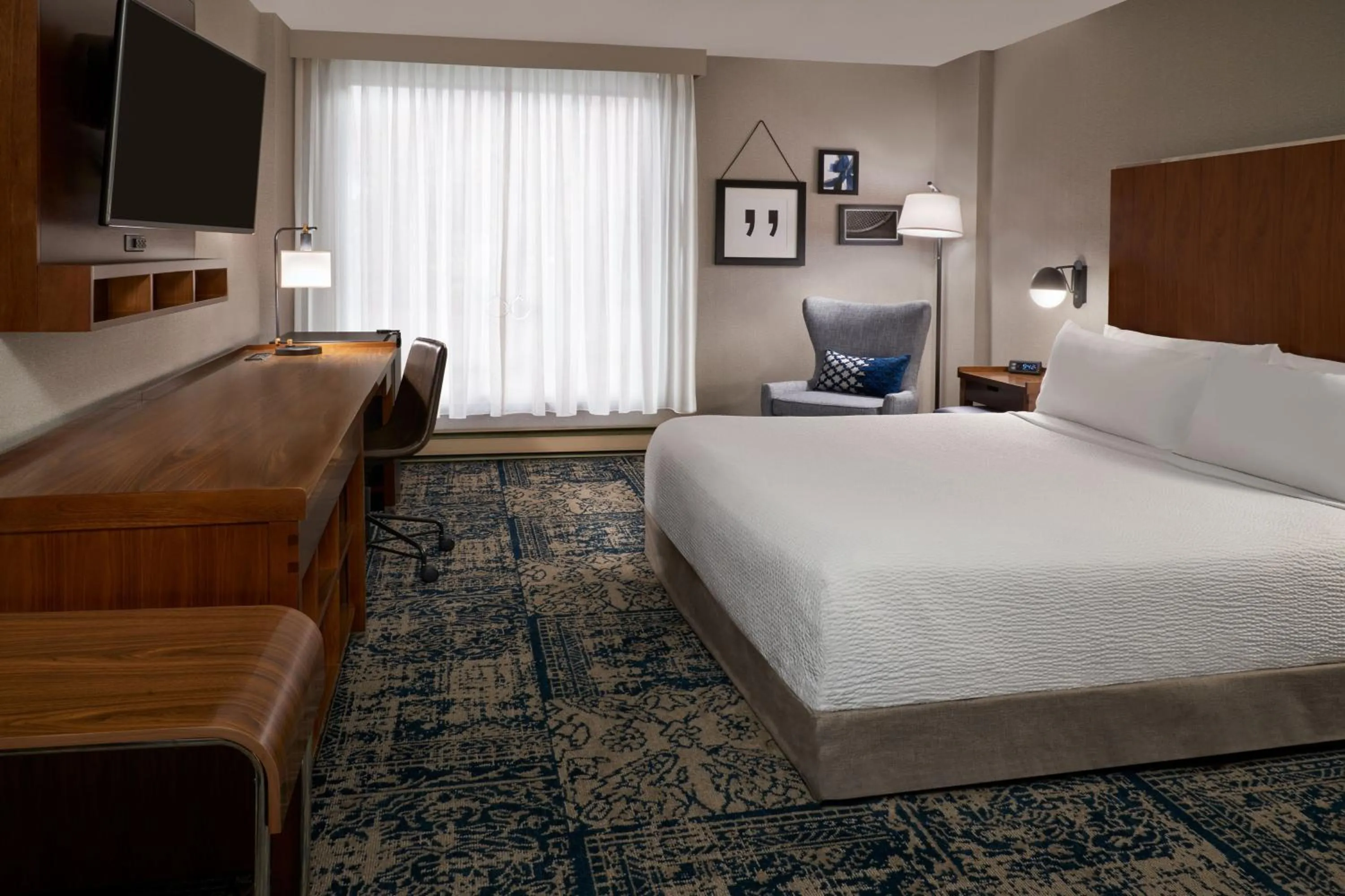 Photo of the whole room, Bed in Four Points by Sheraton Hotel & Conference Centre Gatineau-Ottawa