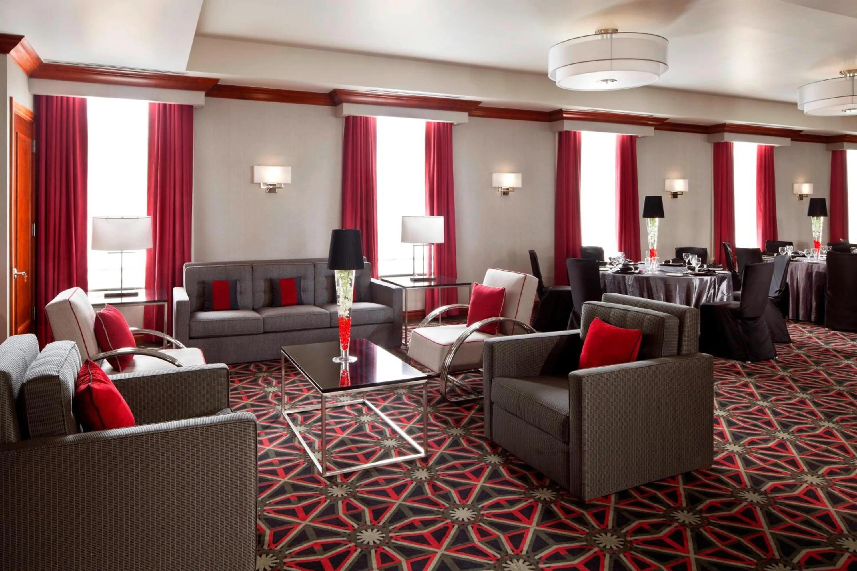 Meeting/conference room in Four Points by Sheraton Hotel & Conference Centre Gatineau-Ottawa