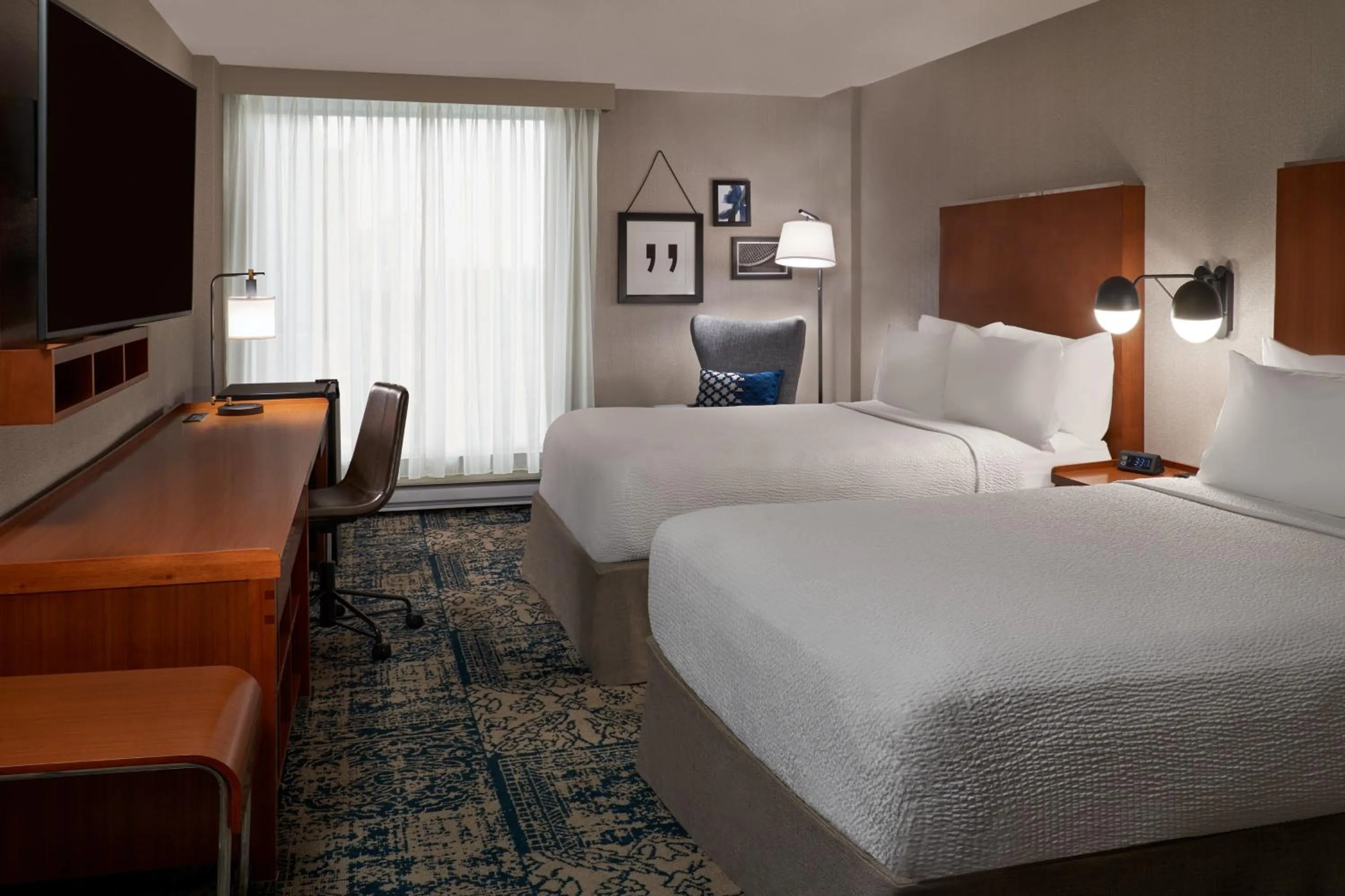 Photo of the whole room, Bed in Four Points by Sheraton Hotel & Conference Centre Gatineau-Ottawa