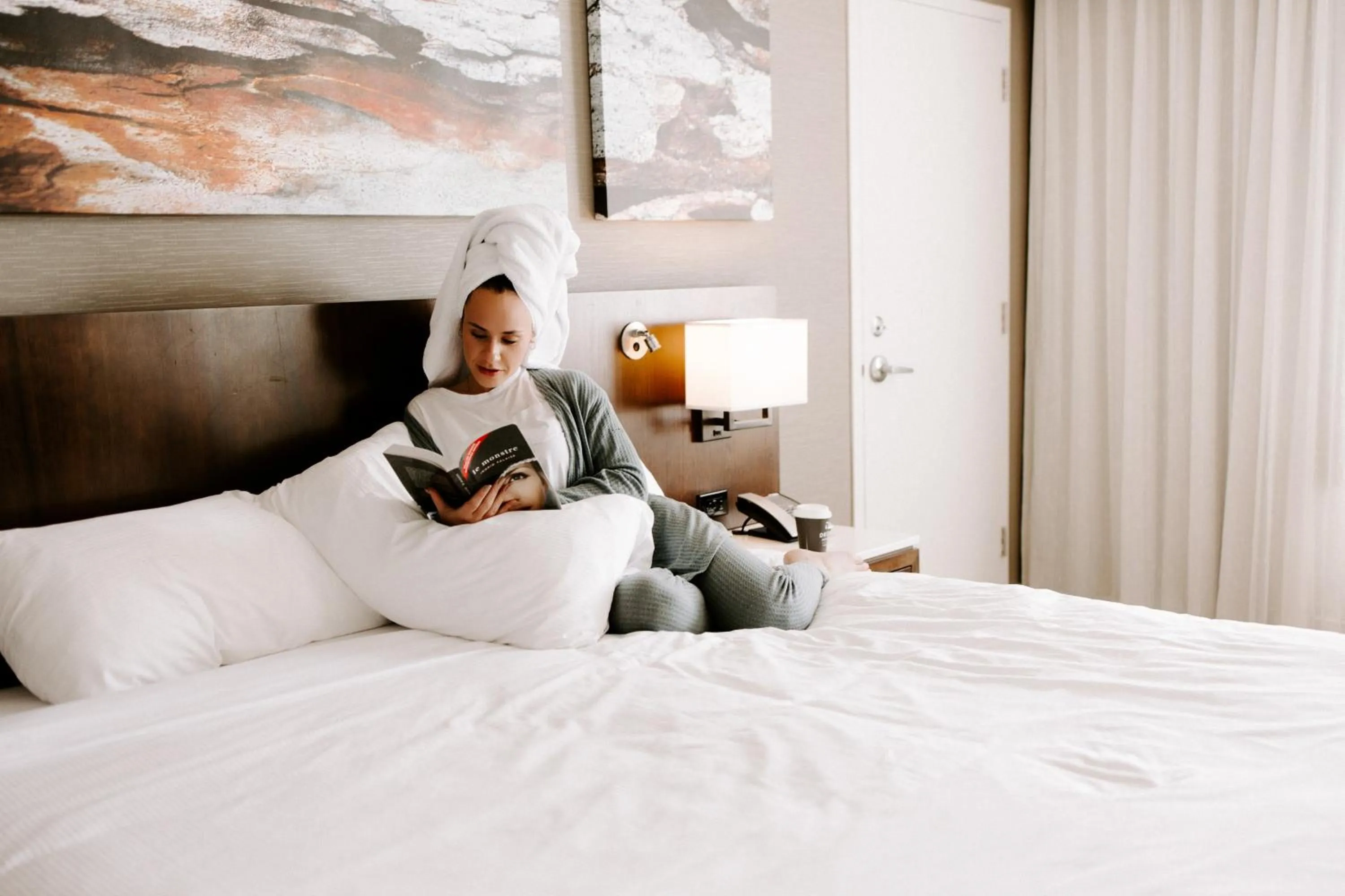 Bedroom, Bed in Delta Hotels by Marriott Saguenay Conference Centre