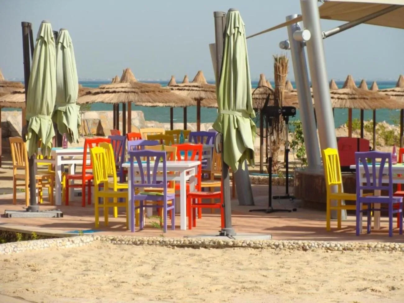 Restaurant/places to eat in Royal Beach Serviced Apartments