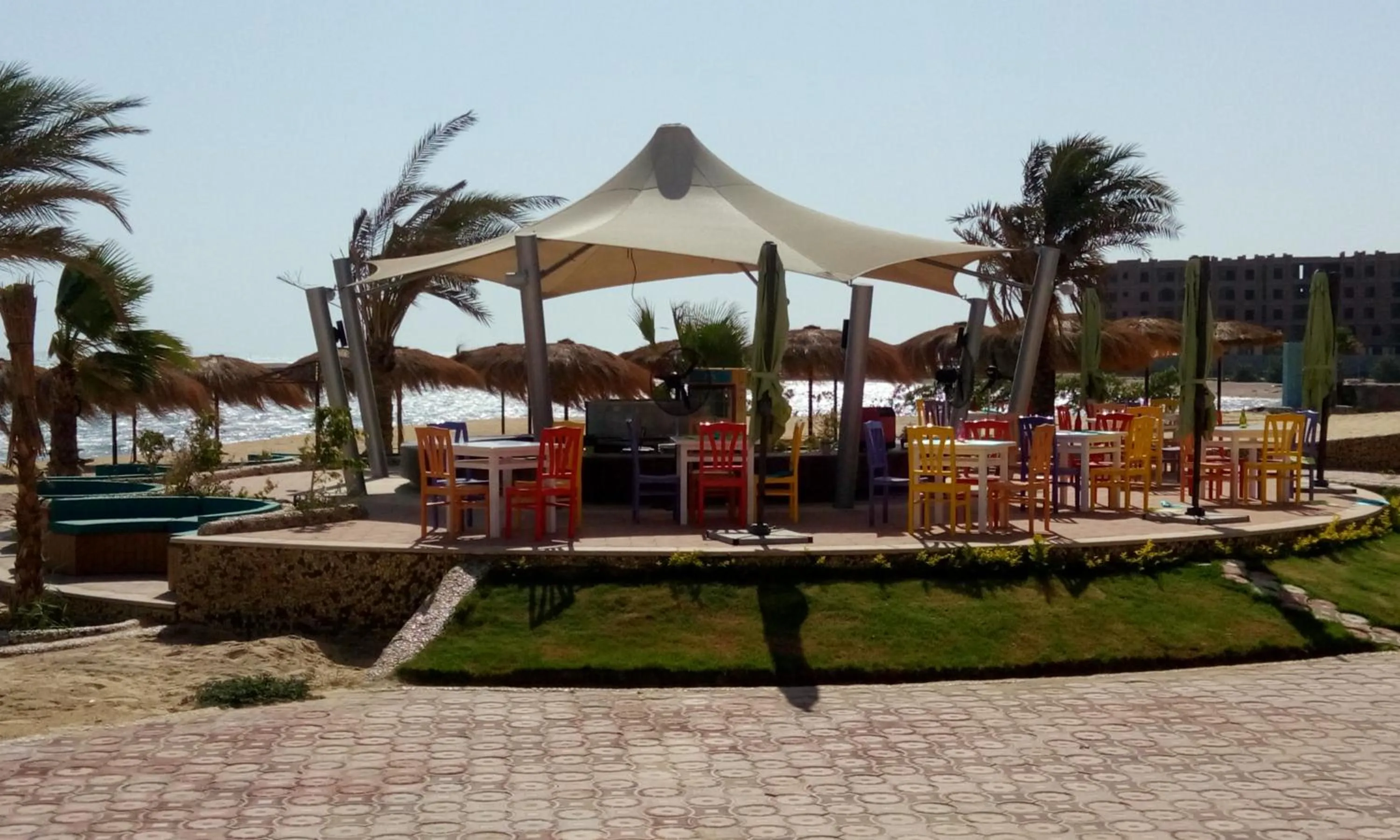 Restaurant/places to eat in Royal Beach Serviced Apartments