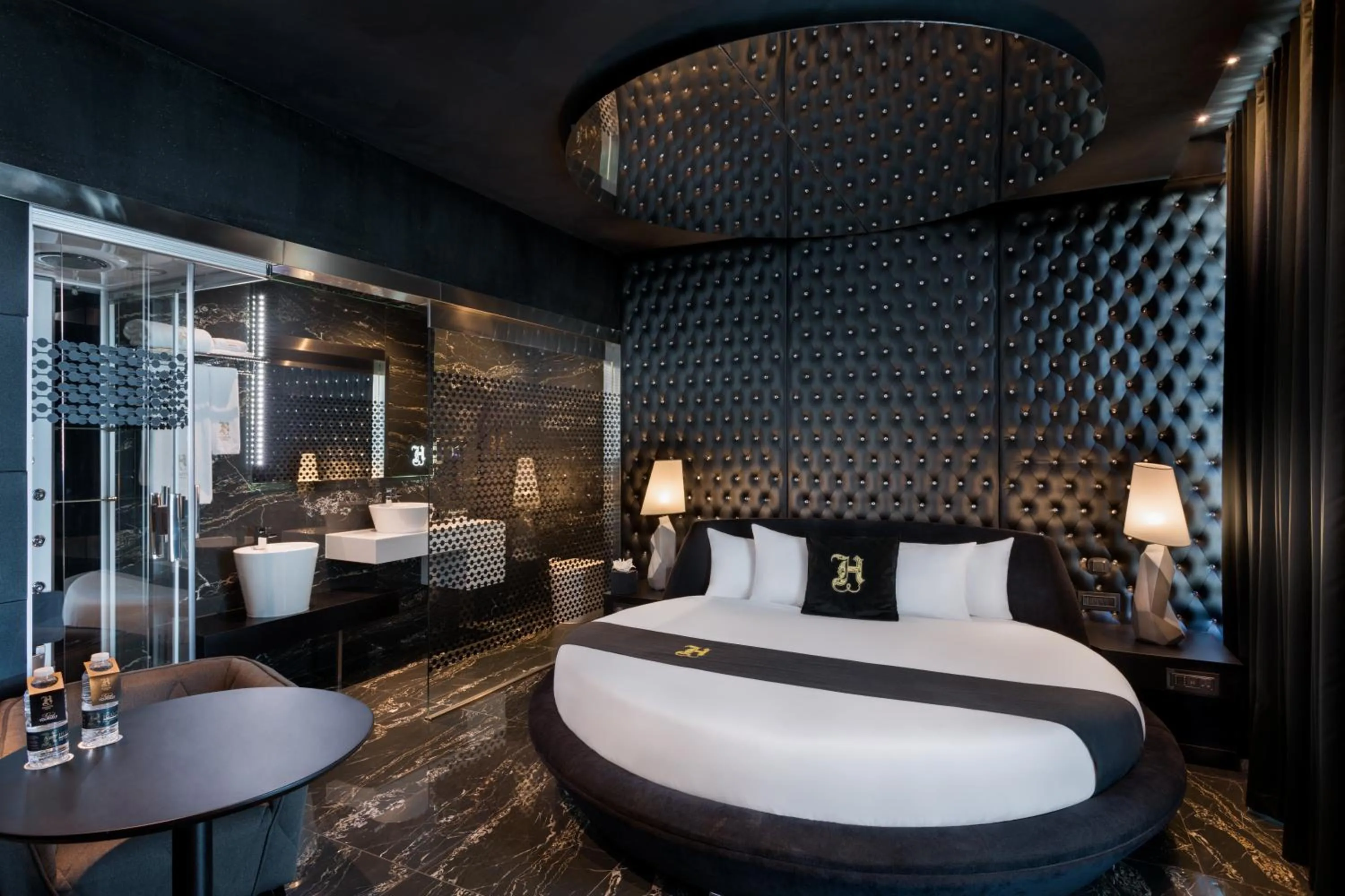 Bed in Hugo's Boutique Hotel - Adults Only