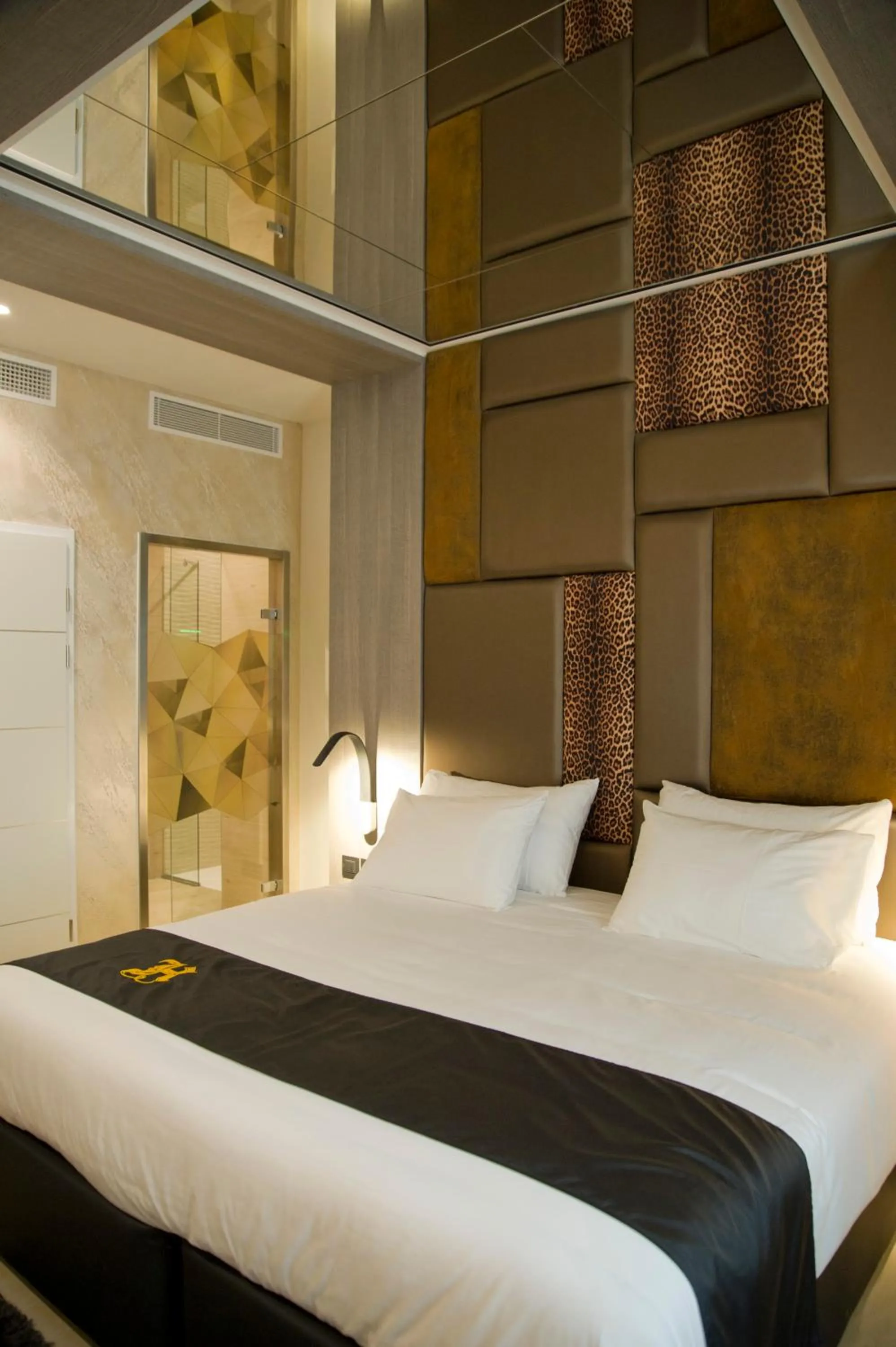 Bed in Hugo's Boutique Hotel - Adults Only