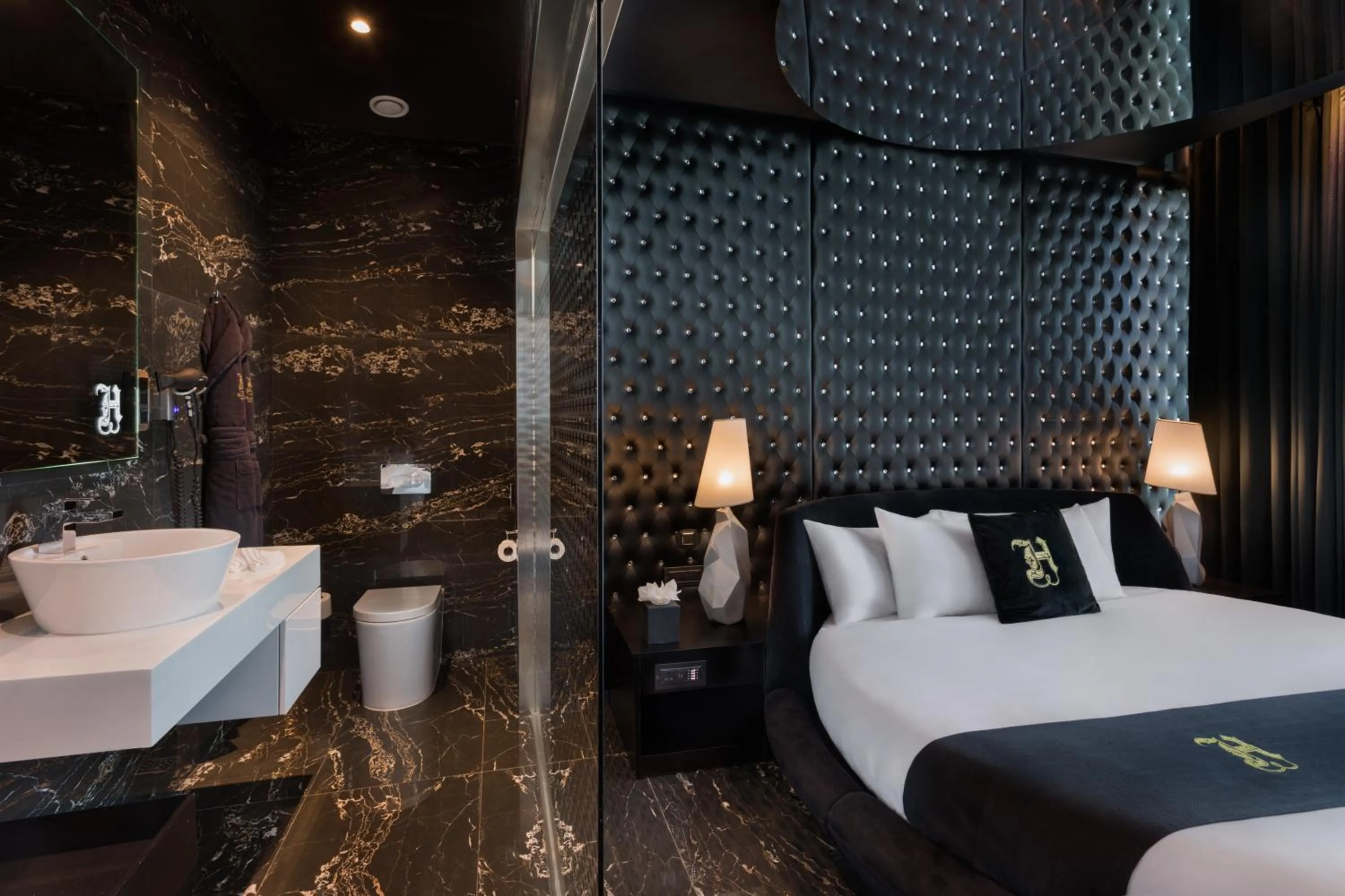 Bed in Hugo's Boutique Hotel - Adults Only