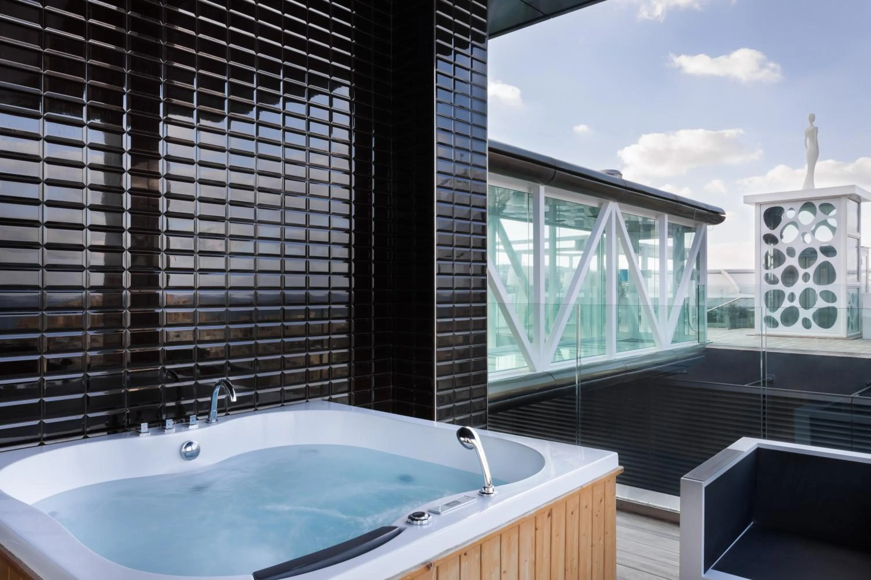 Hot Tub in Hugo's Boutique Hotel - Adults Only