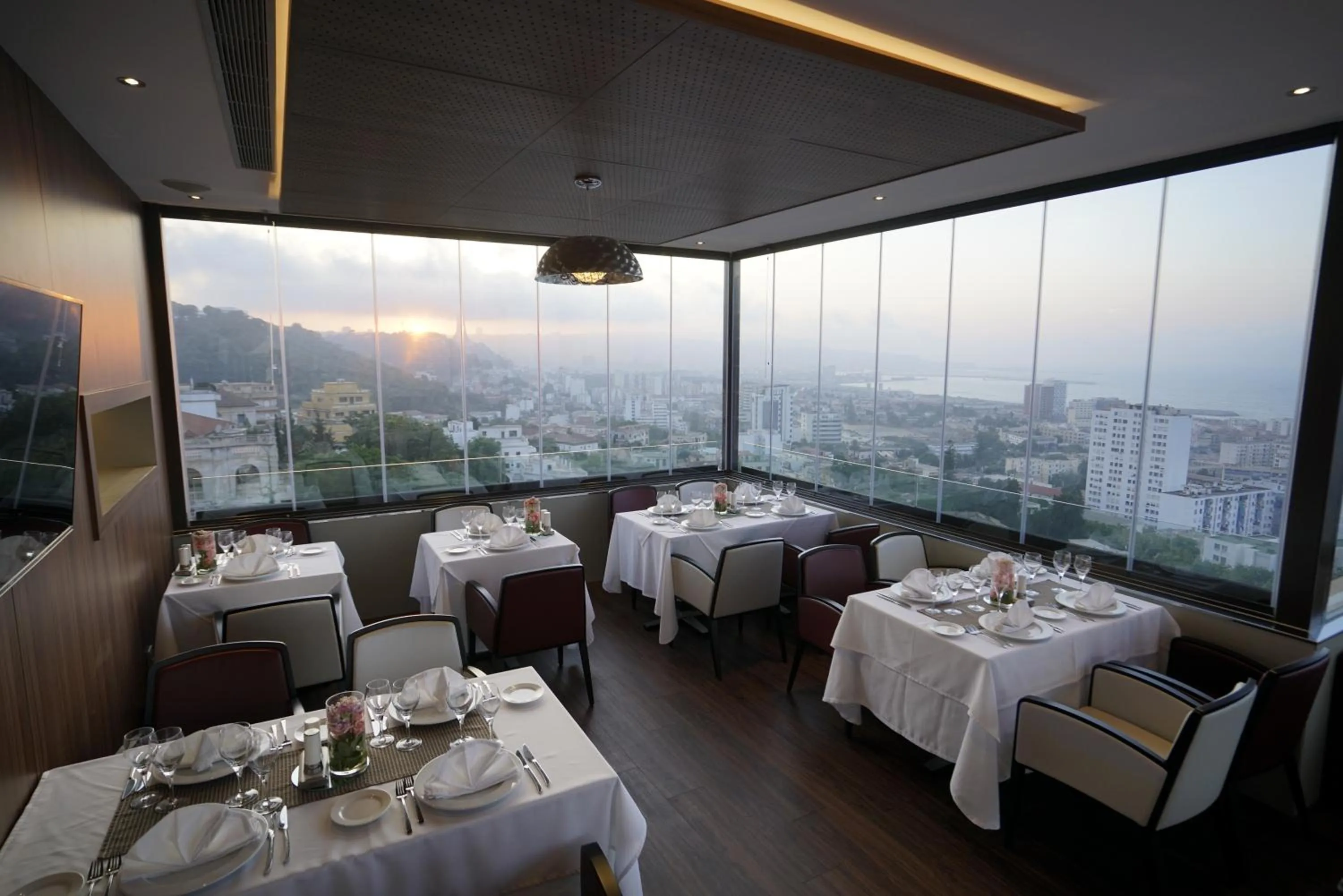 Restaurant/places to eat in AZ Hôtels Kouba