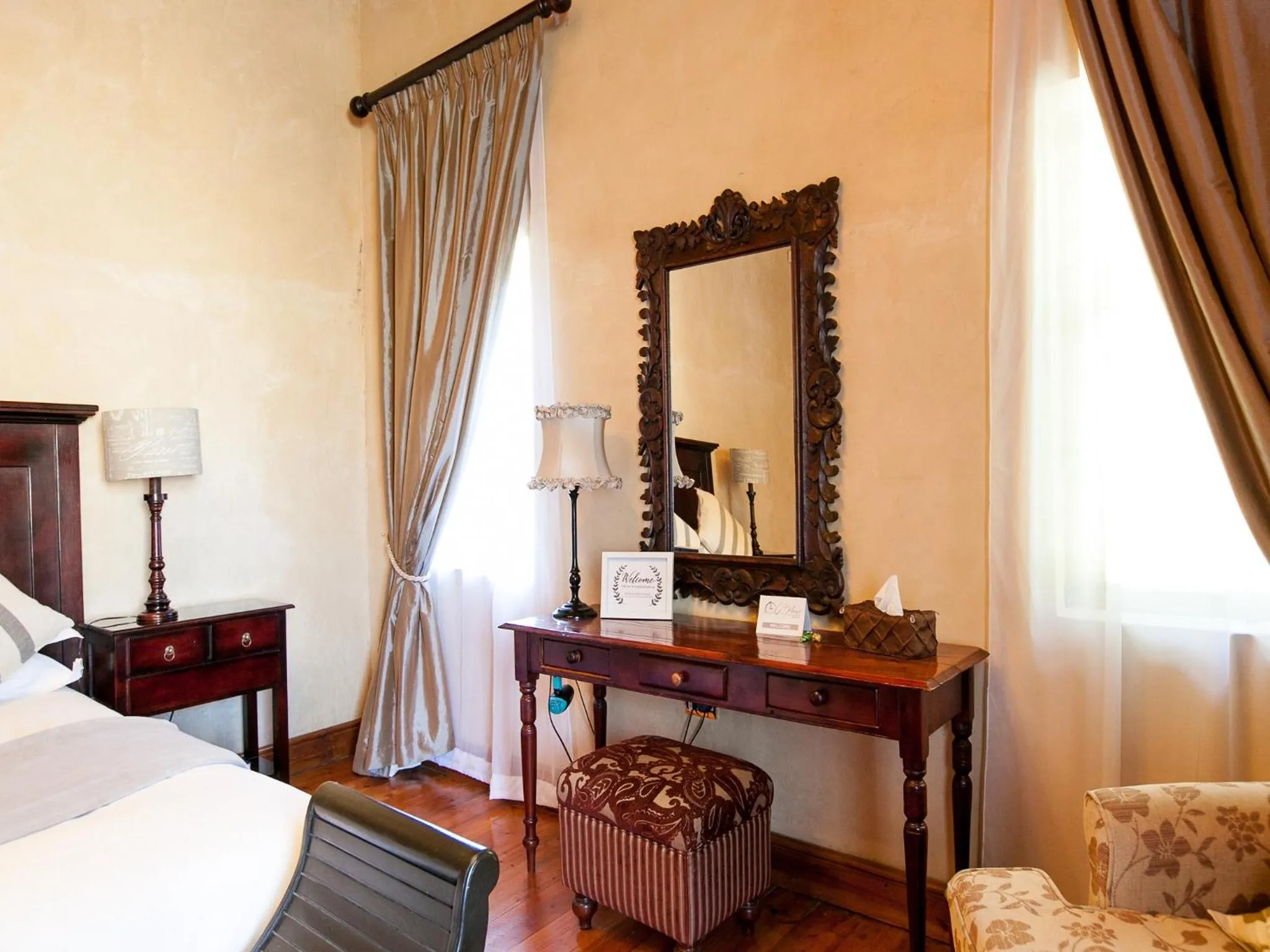 Seating area, Bed in Old House Lodge