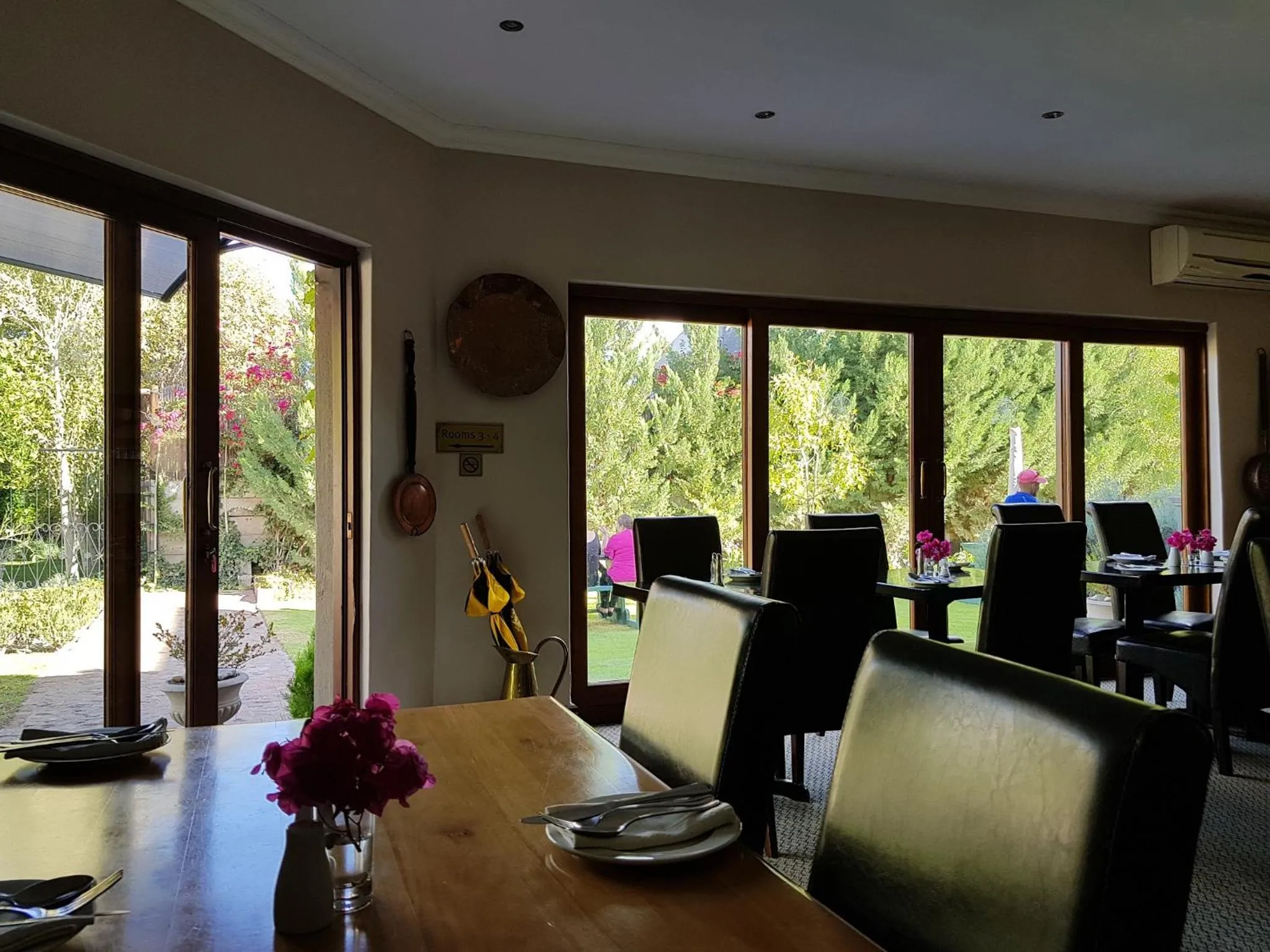 Restaurant/places to eat in Old House Lodge