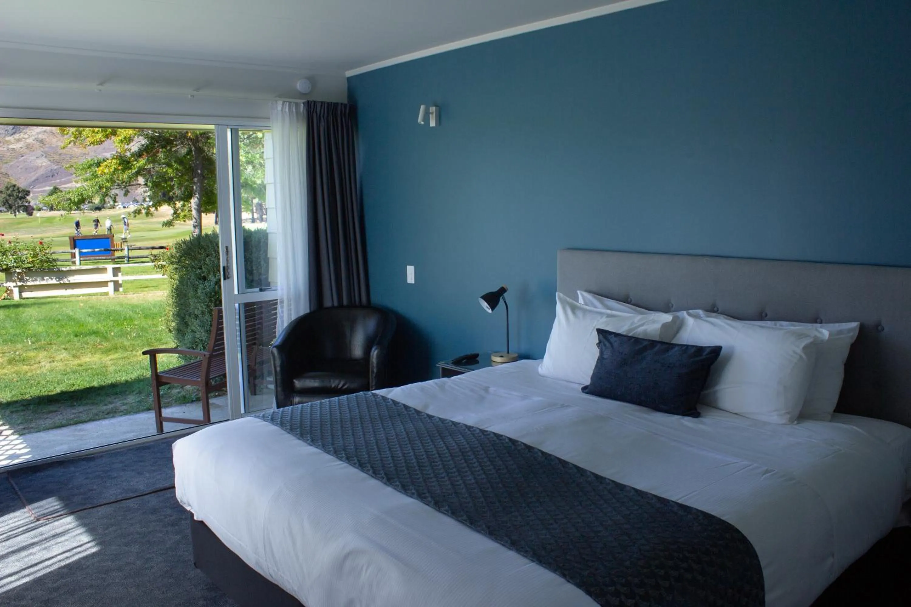 Bed in Lake Dunstan Motel