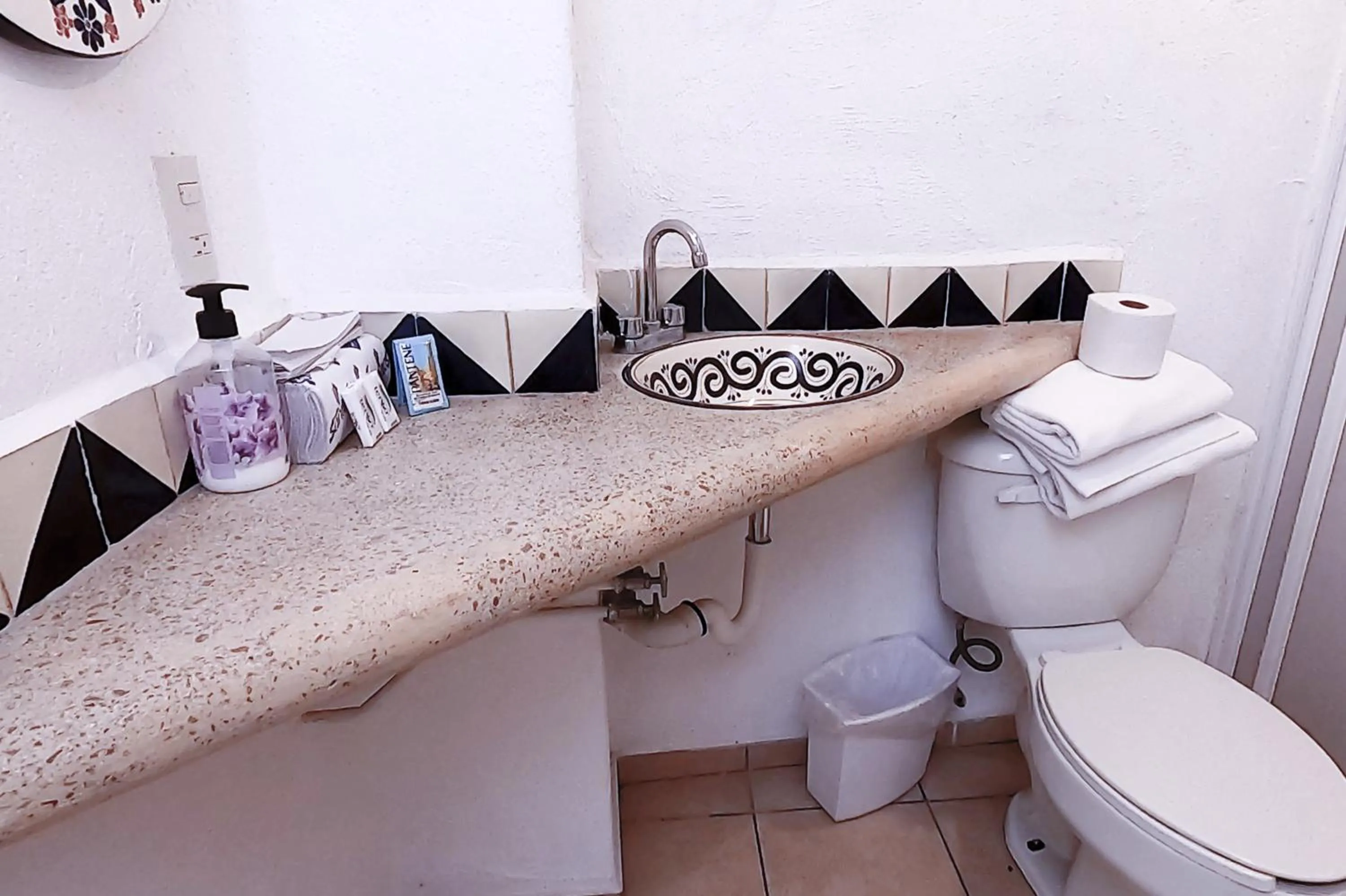 Bathroom in La Pirámide del Tepozteco