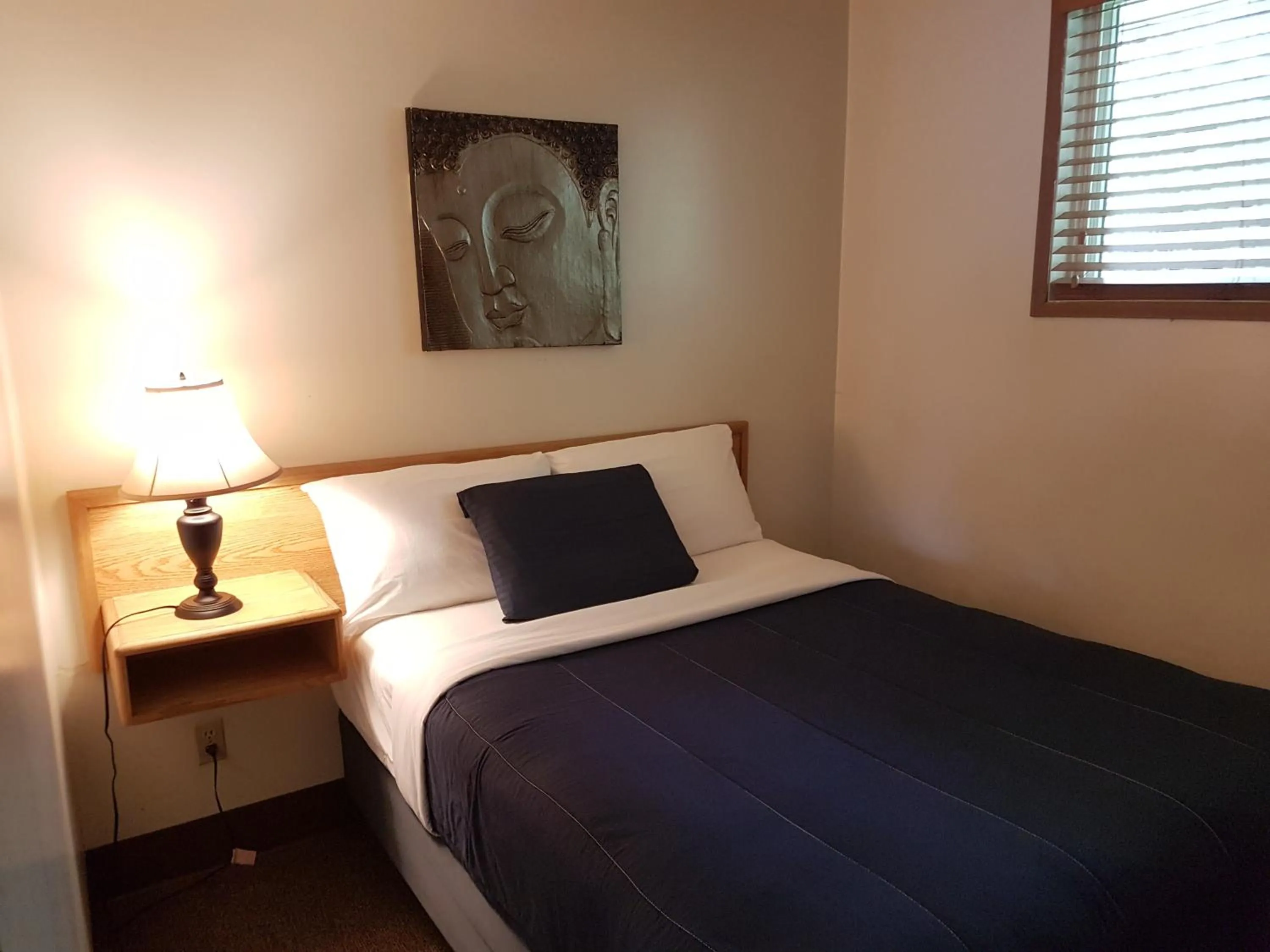 Bedroom, Bed in Pines Motel