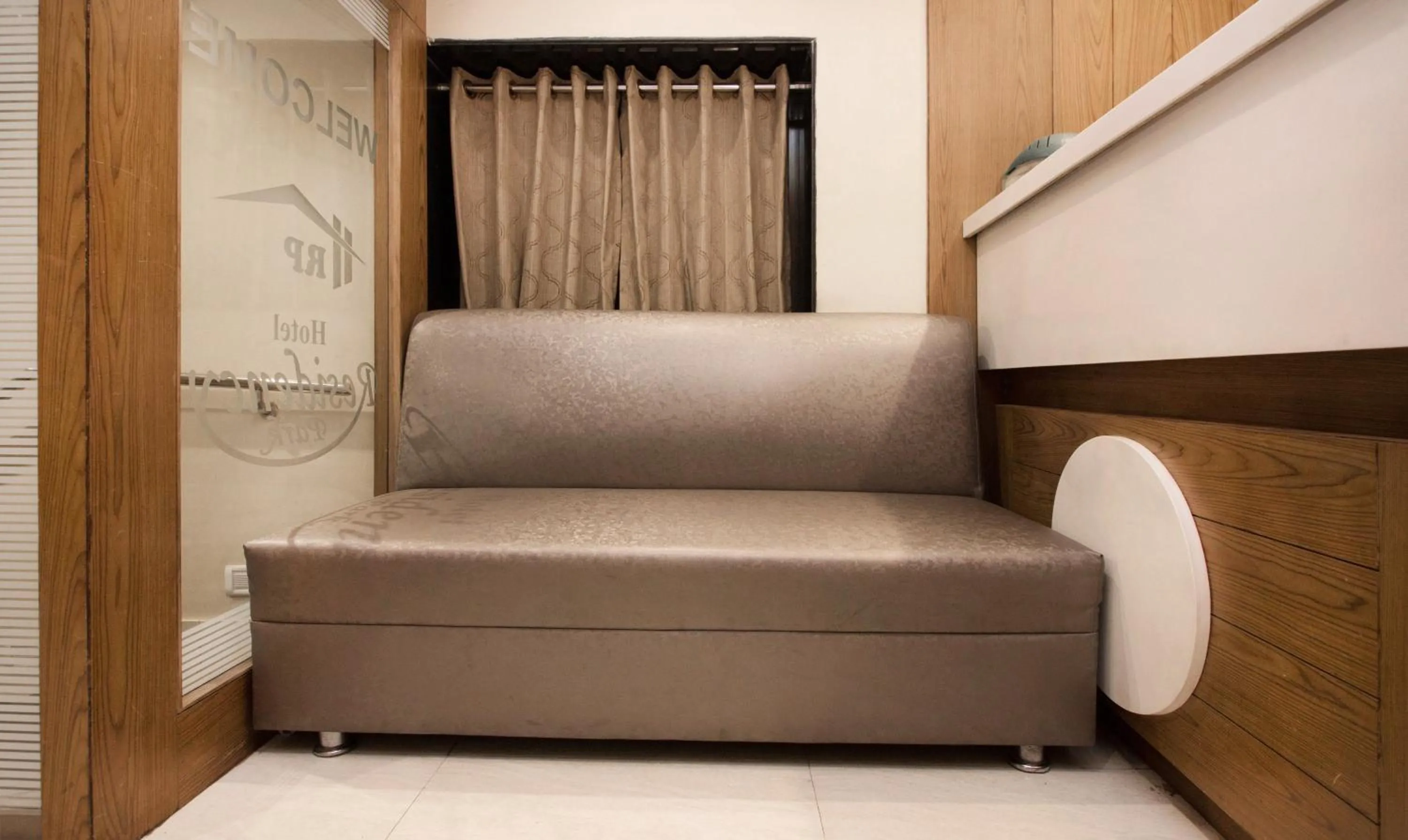 Lobby or reception in Hotel Residency Park Near Masjid Rly Station South Mumbai