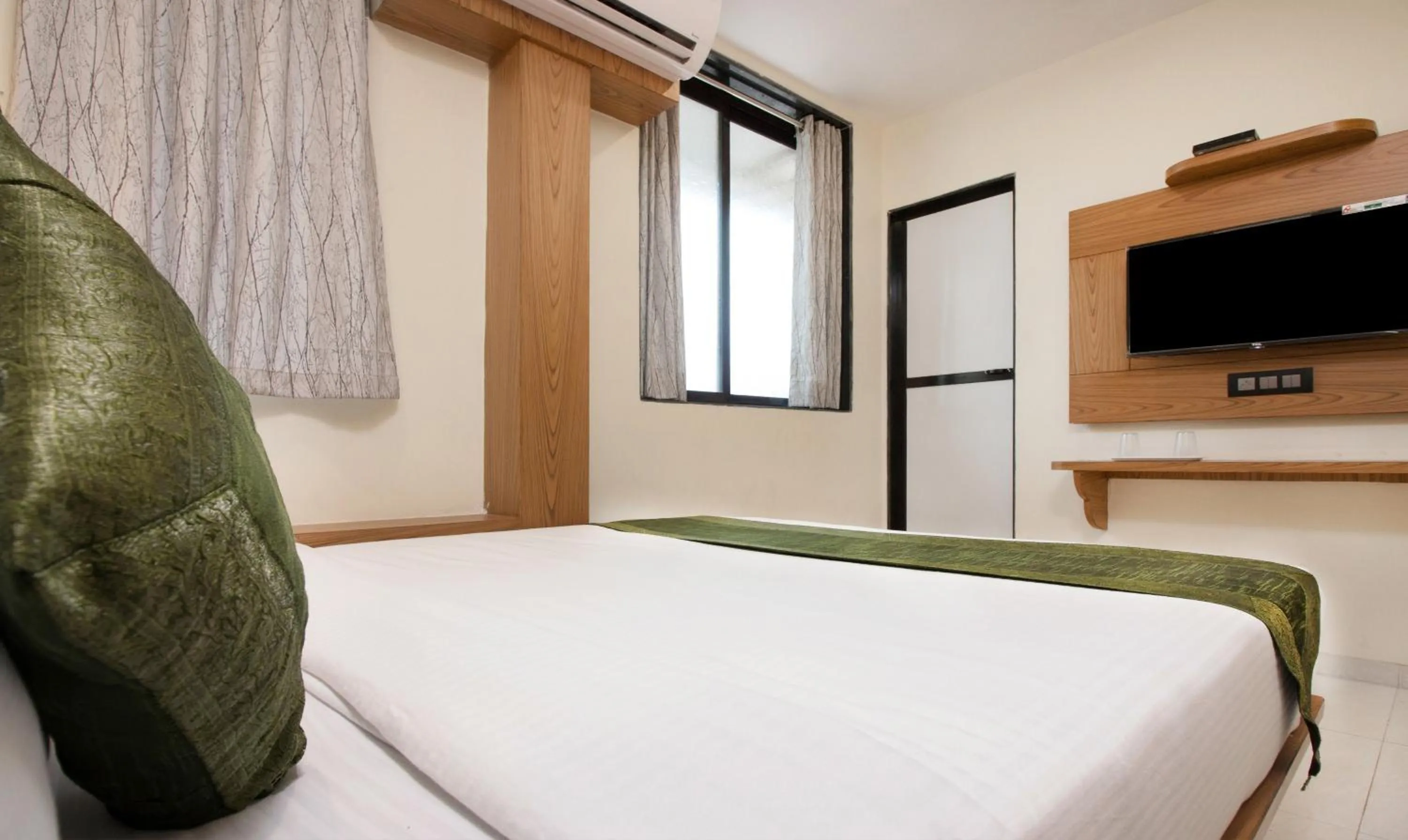 Bed in Hotel Residency Park Near Masjid Rly Station South Mumbai