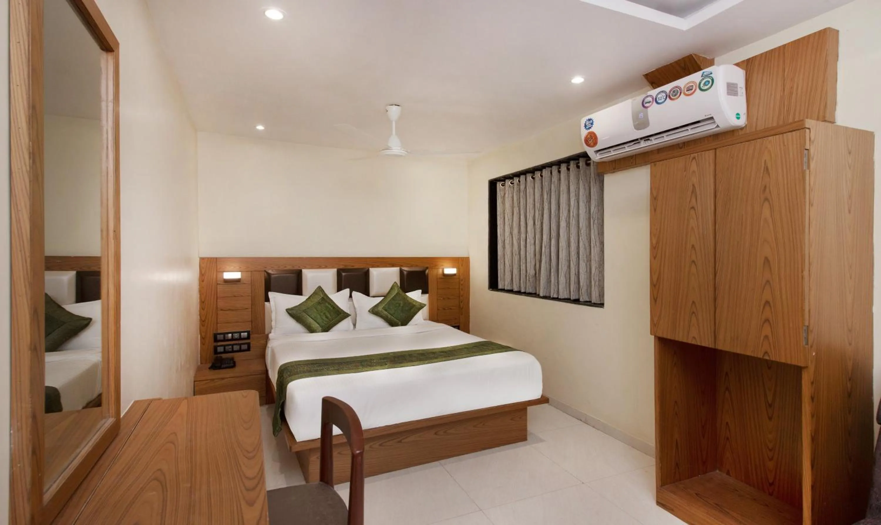 Bed in Hotel Residency Park Near Masjid Rly Station South Mumbai