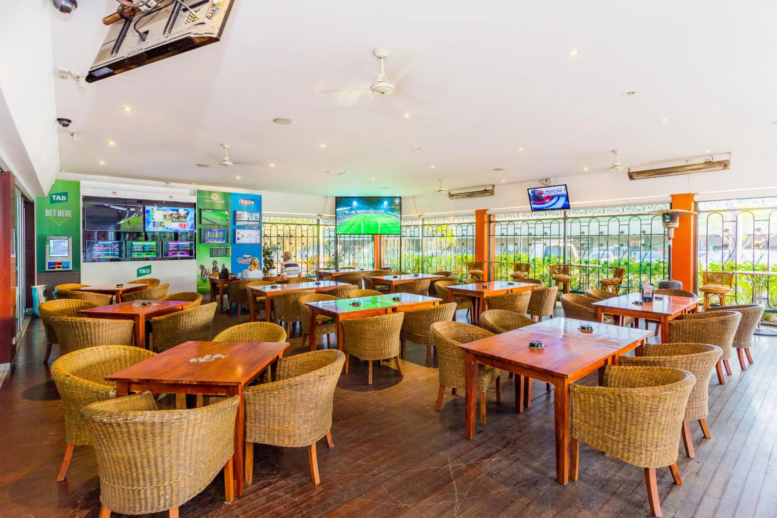 Restaurant/places to eat in Markets Hotel