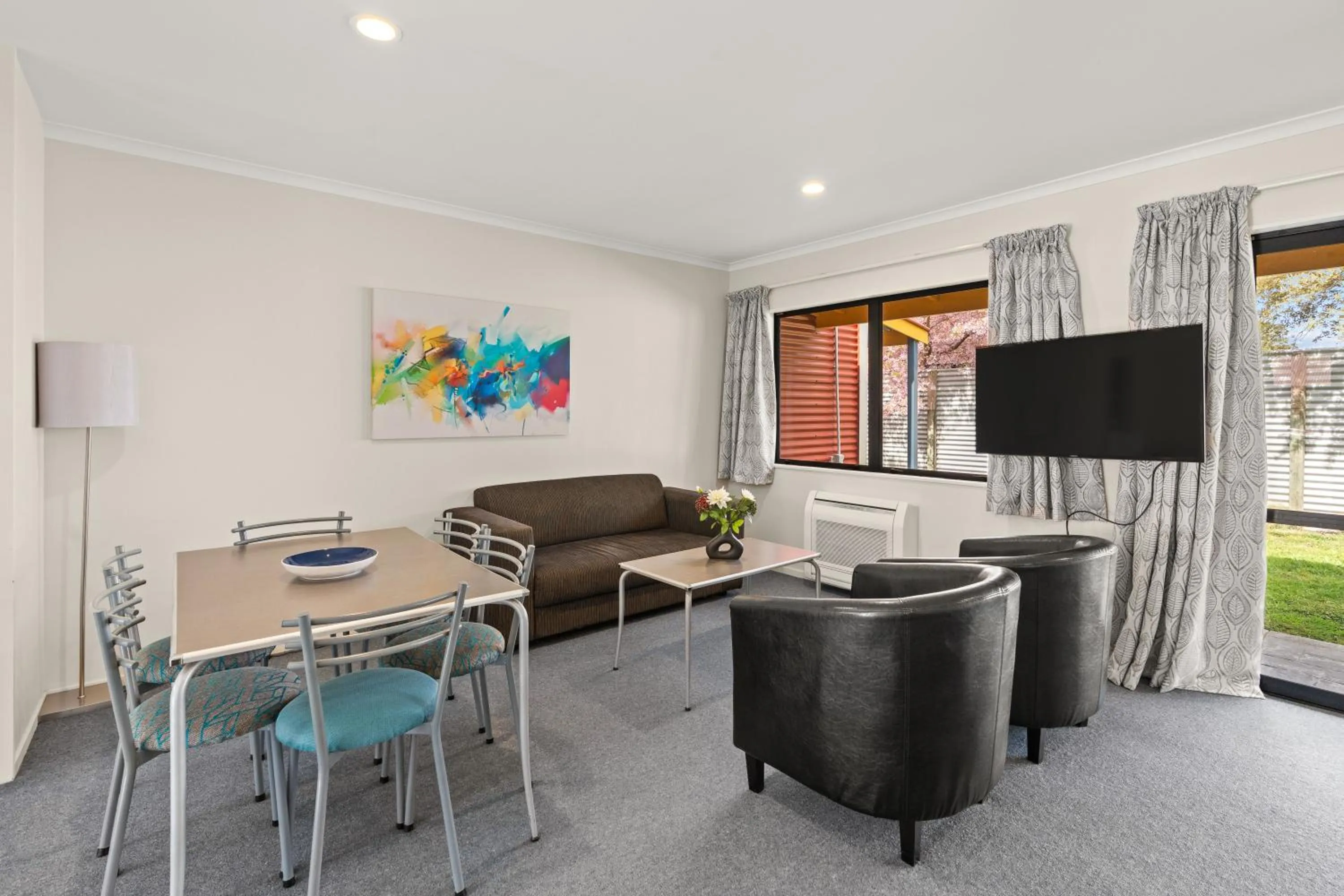 Dining area in ASURE Oak Estate Motor Lodge