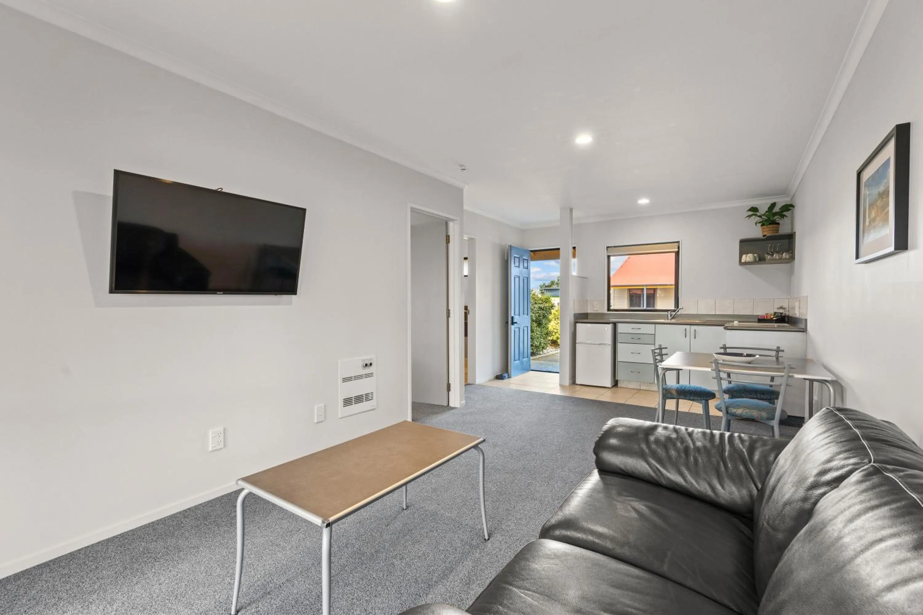 Photo of the whole room in ASURE Oak Estate Motor Lodge