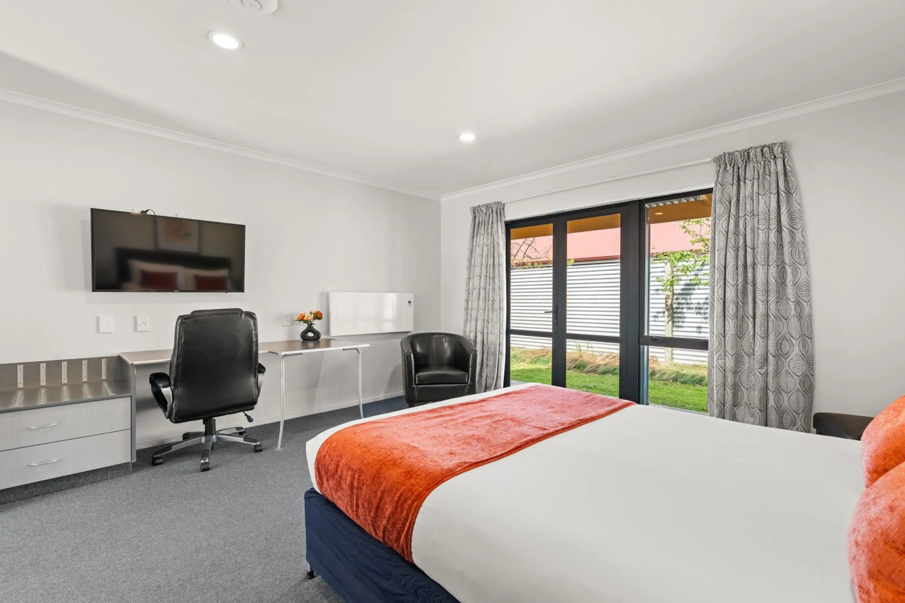 View (from property/room), Bed in ASURE Oak Estate Motor Lodge