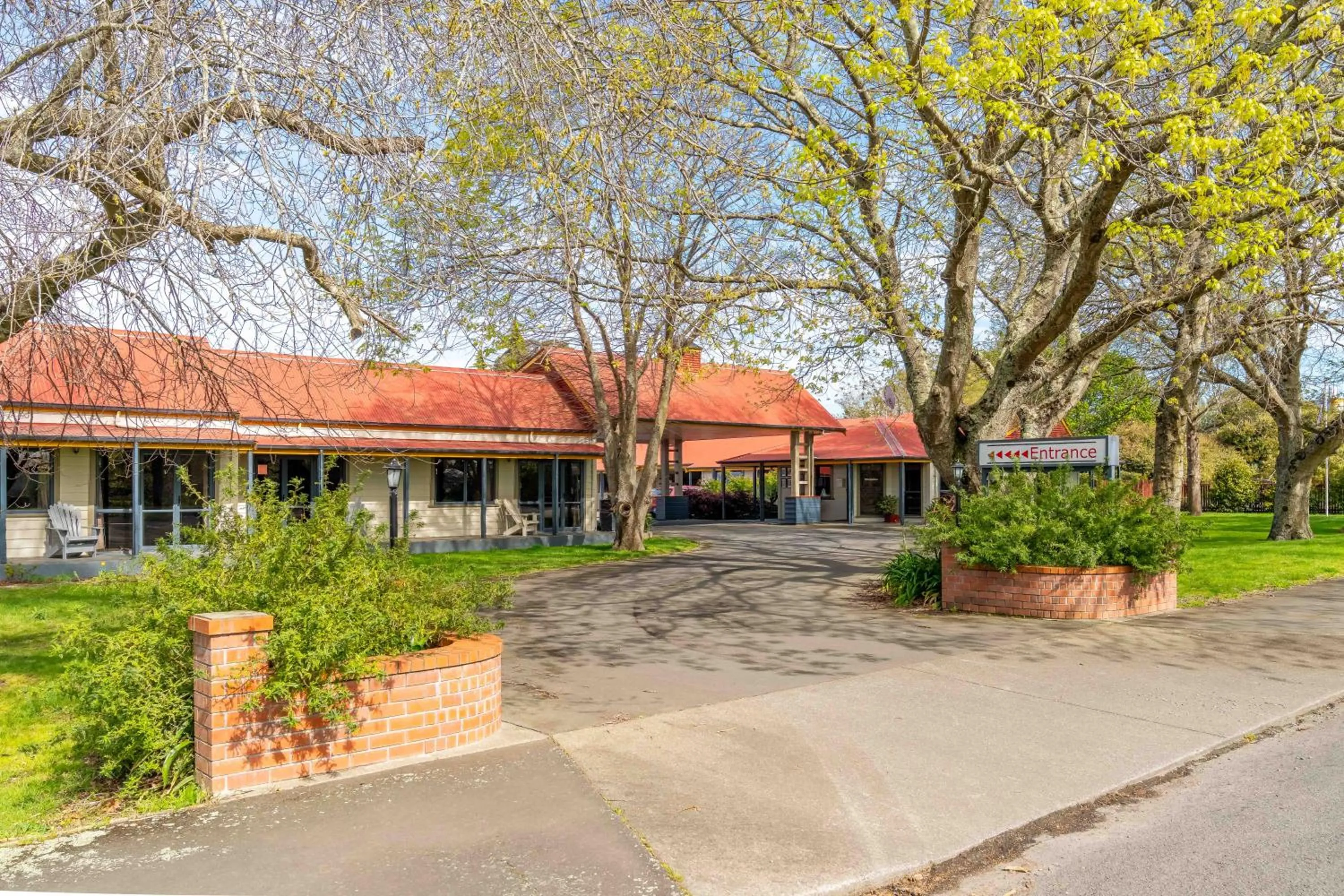 Property building in ASURE Oak Estate Motor Lodge