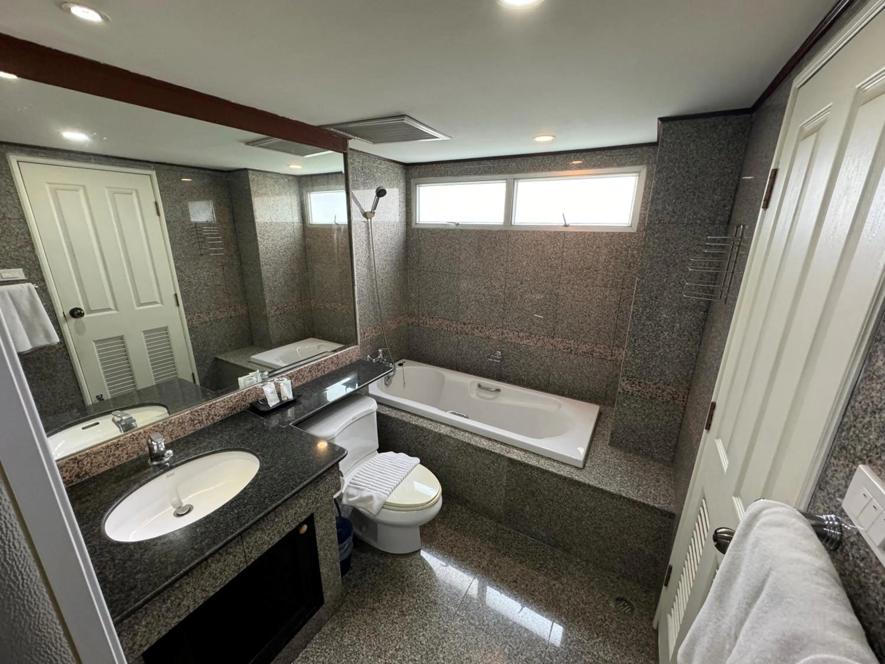 Toilet in The Step Sathon