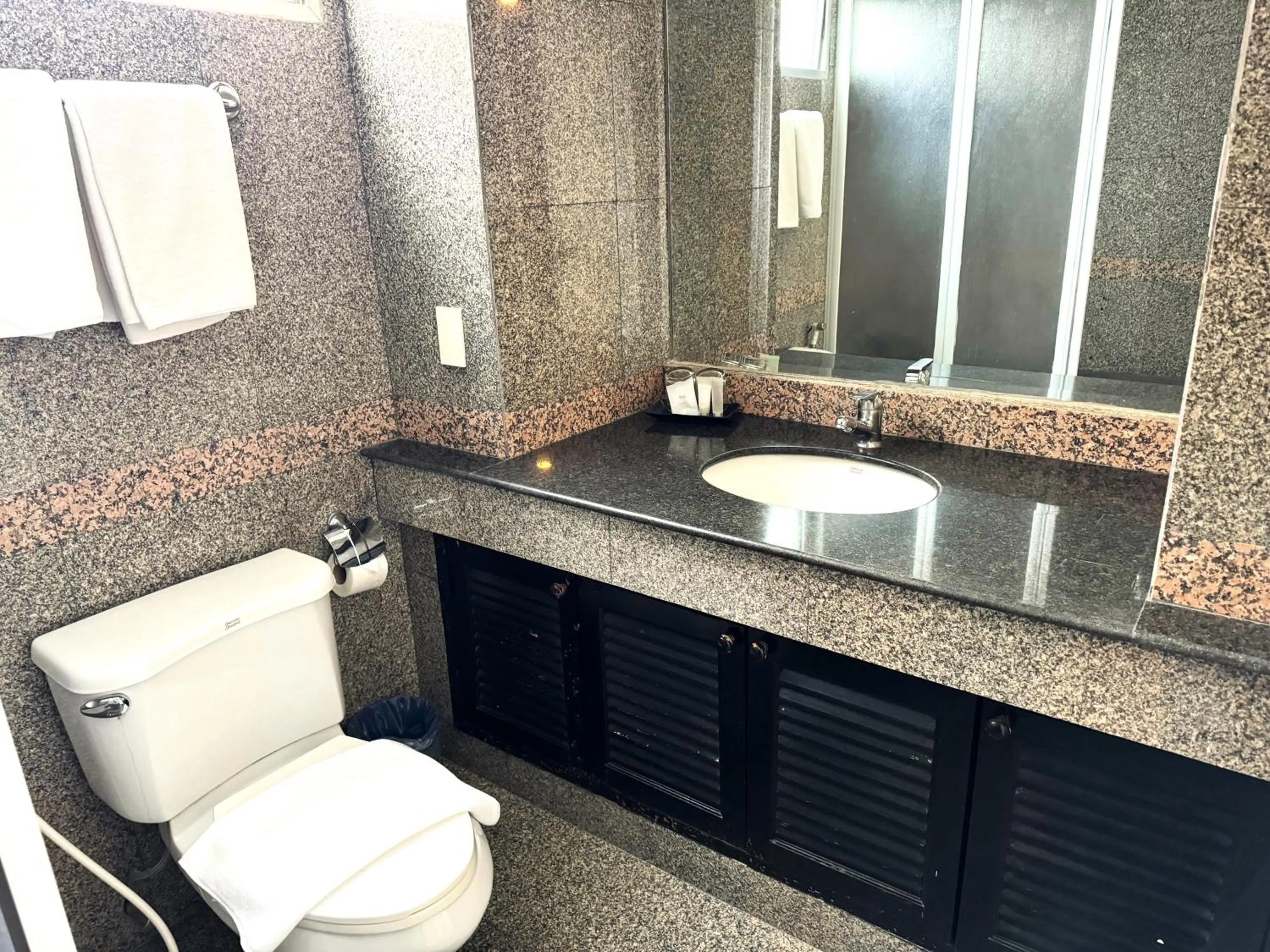 Toilet in The Step Sathon