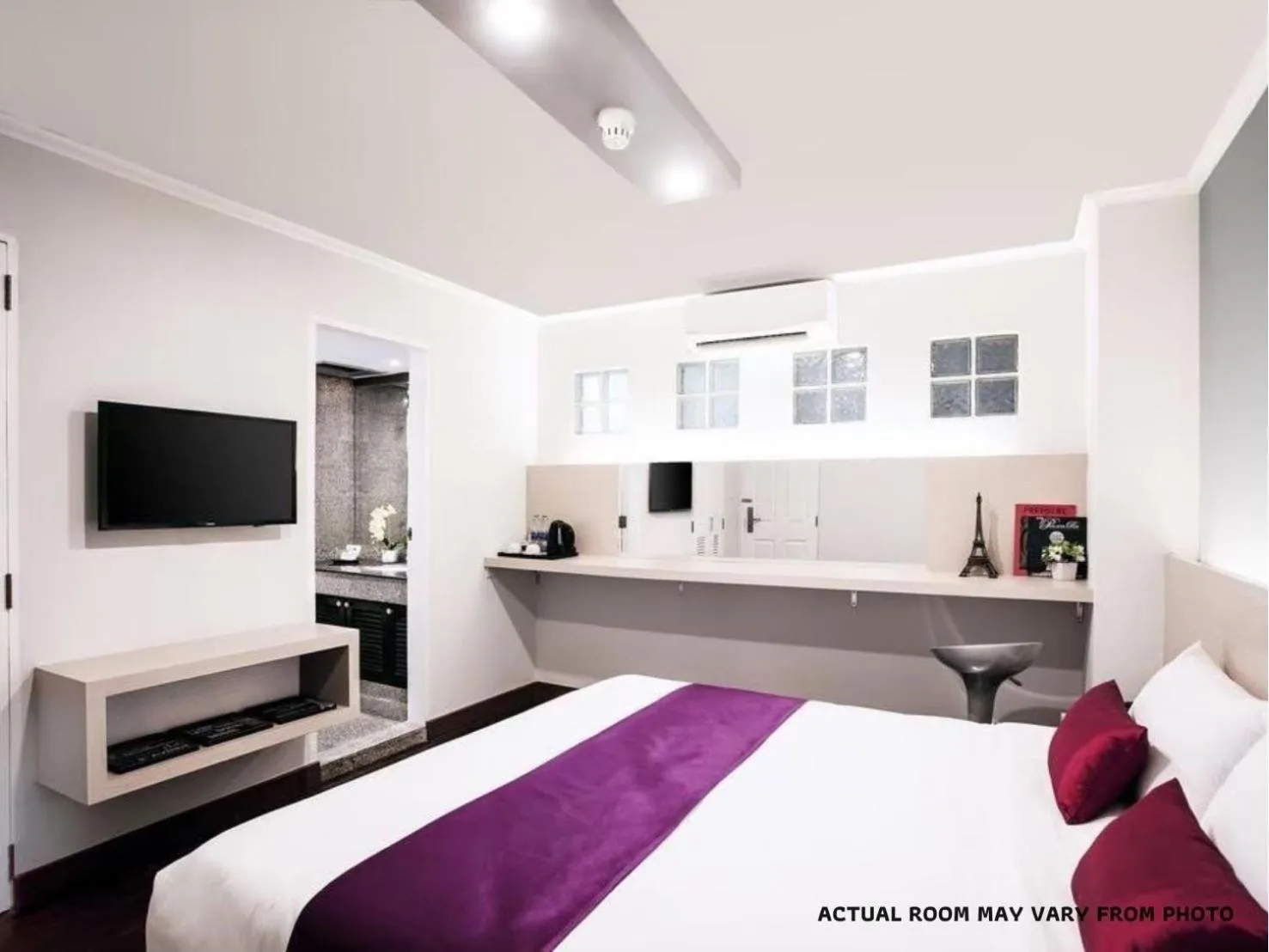 Photo of the whole room, Bed in The Step Sathon