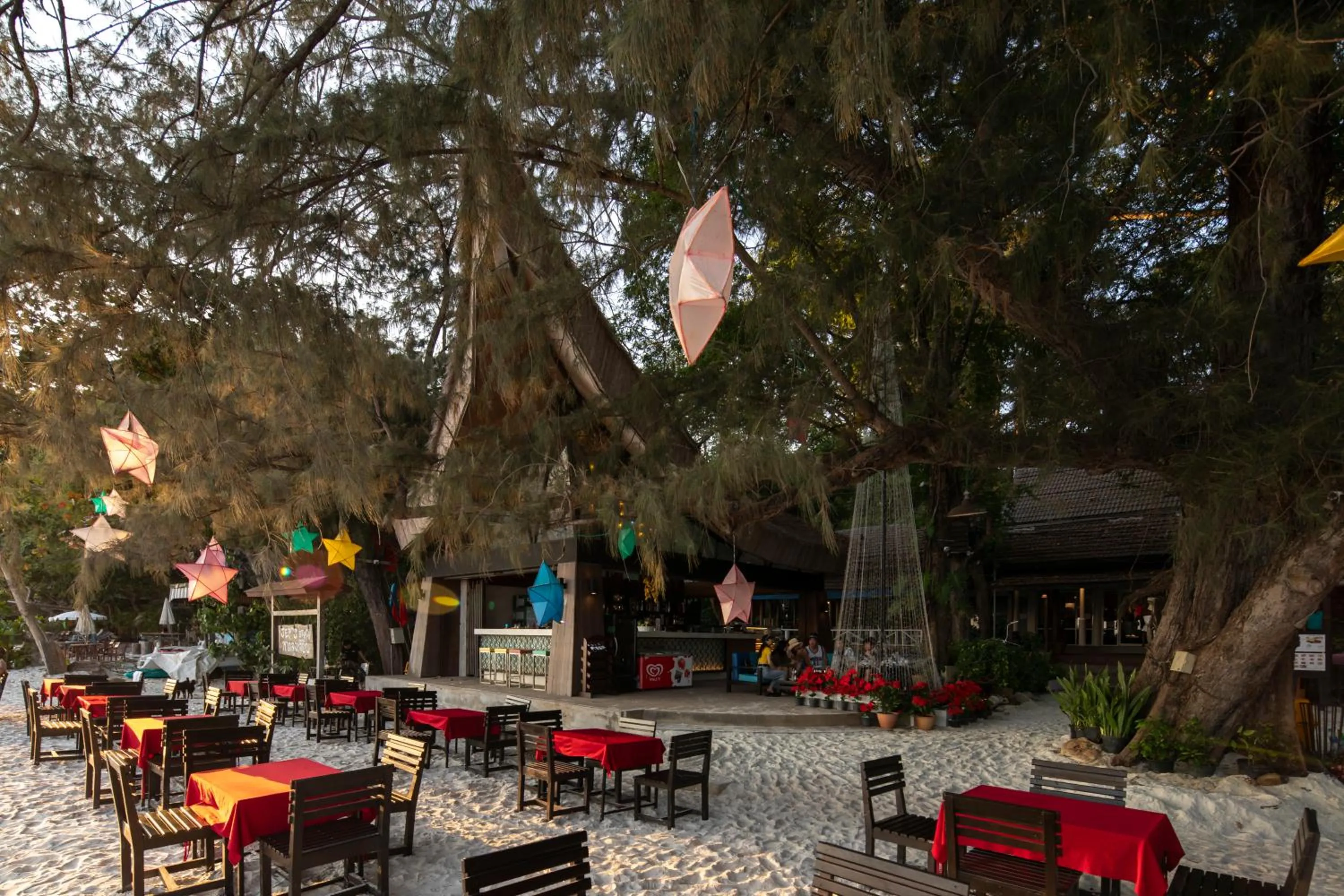 Restaurant/places to eat in Avatara Resort