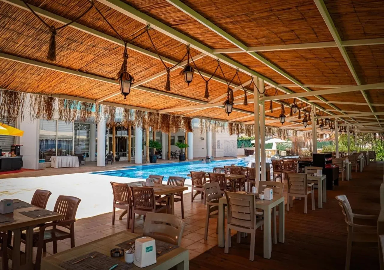 Swimming pool in Valeri Beach Hotel - All Inclusive