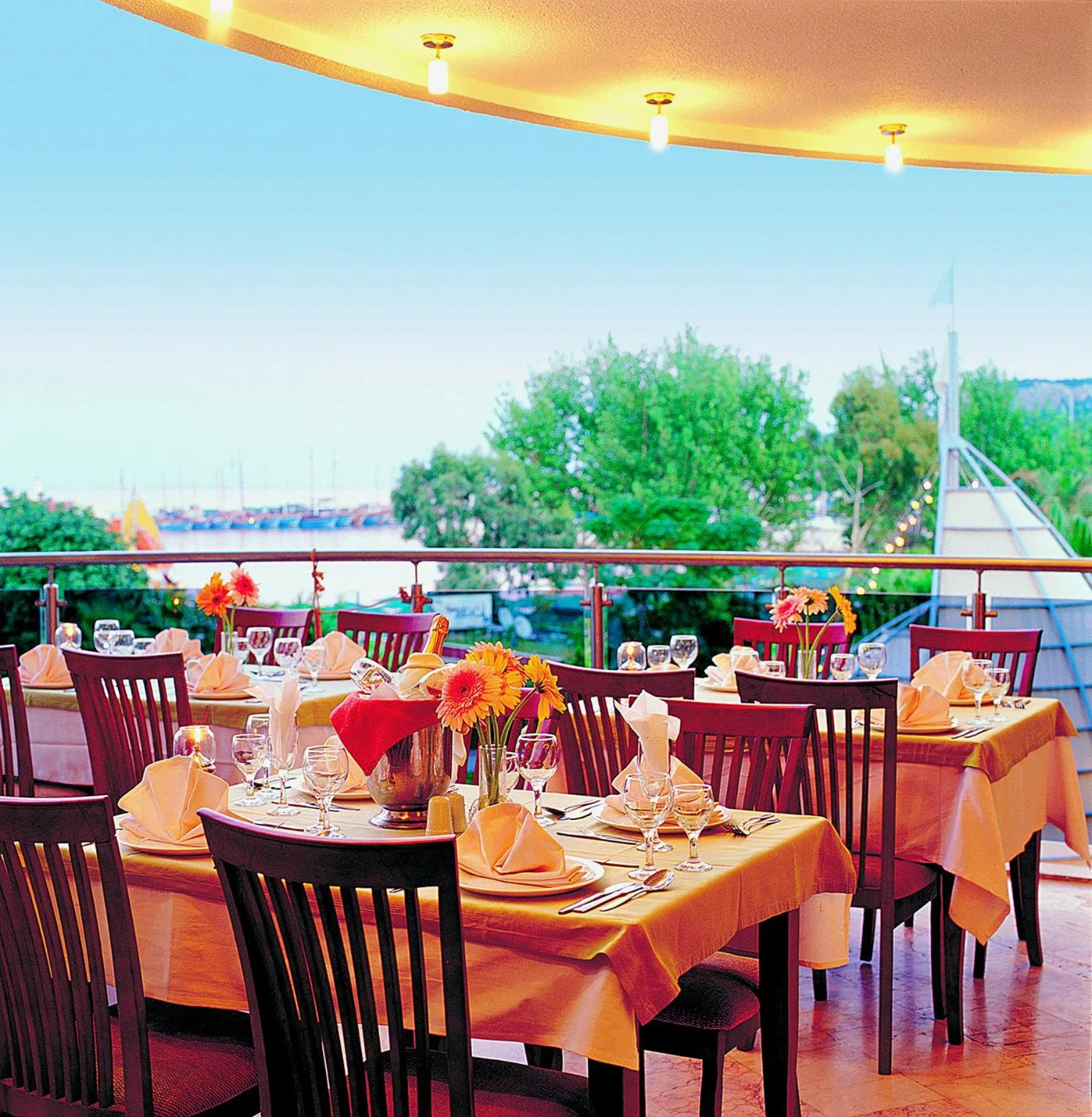 Restaurant/places to eat in L'ancora Beach Hotel