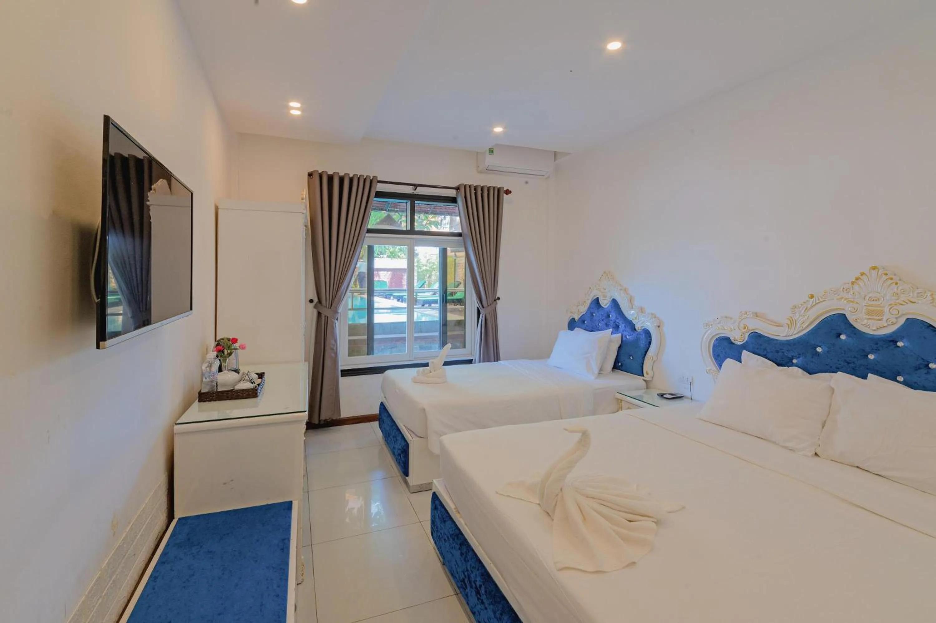 View (from property/room), Bed in Nostalgia Hotel and Spa