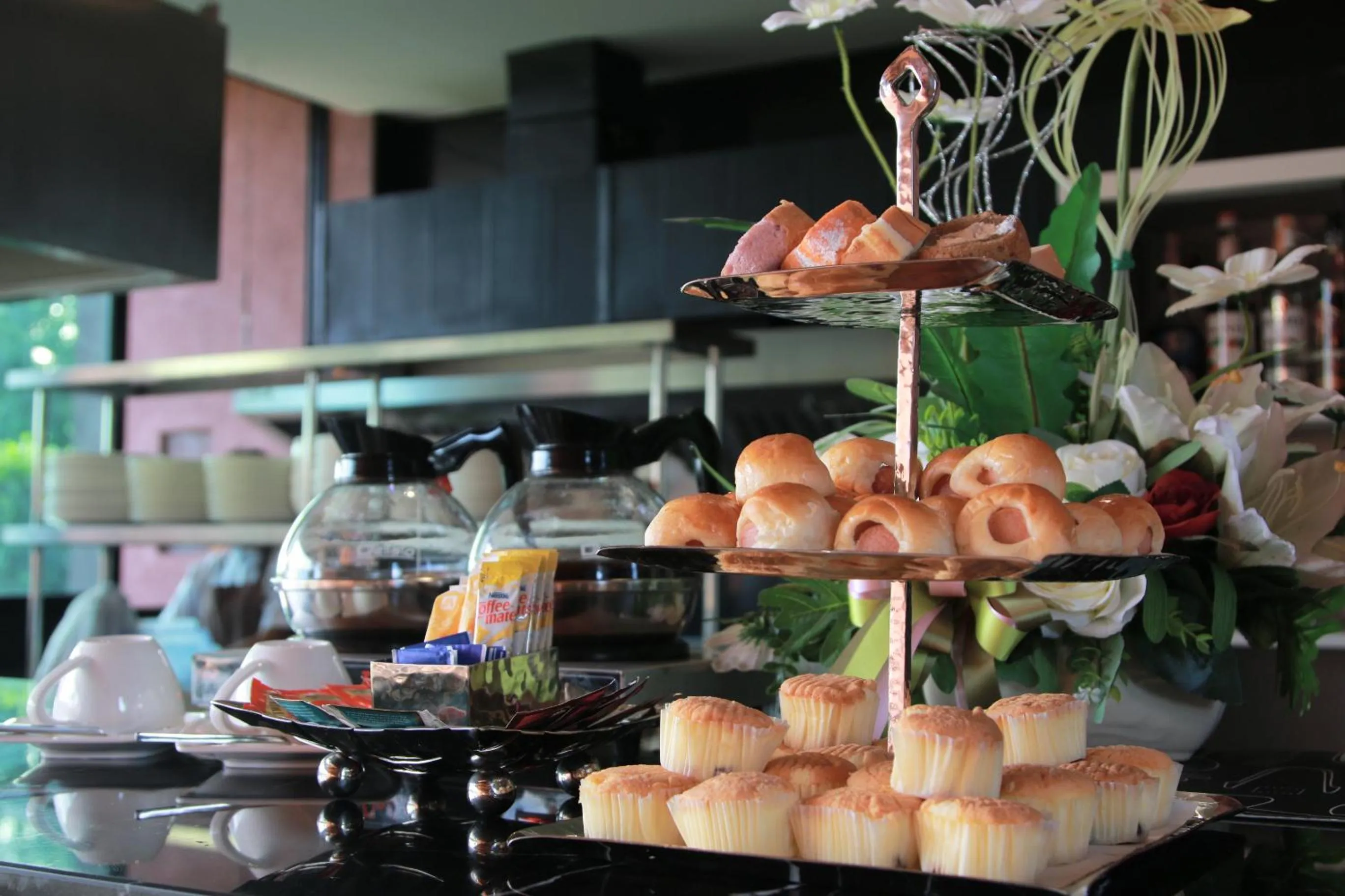 Restaurant/places to eat in The Glory River Kwai Hotel