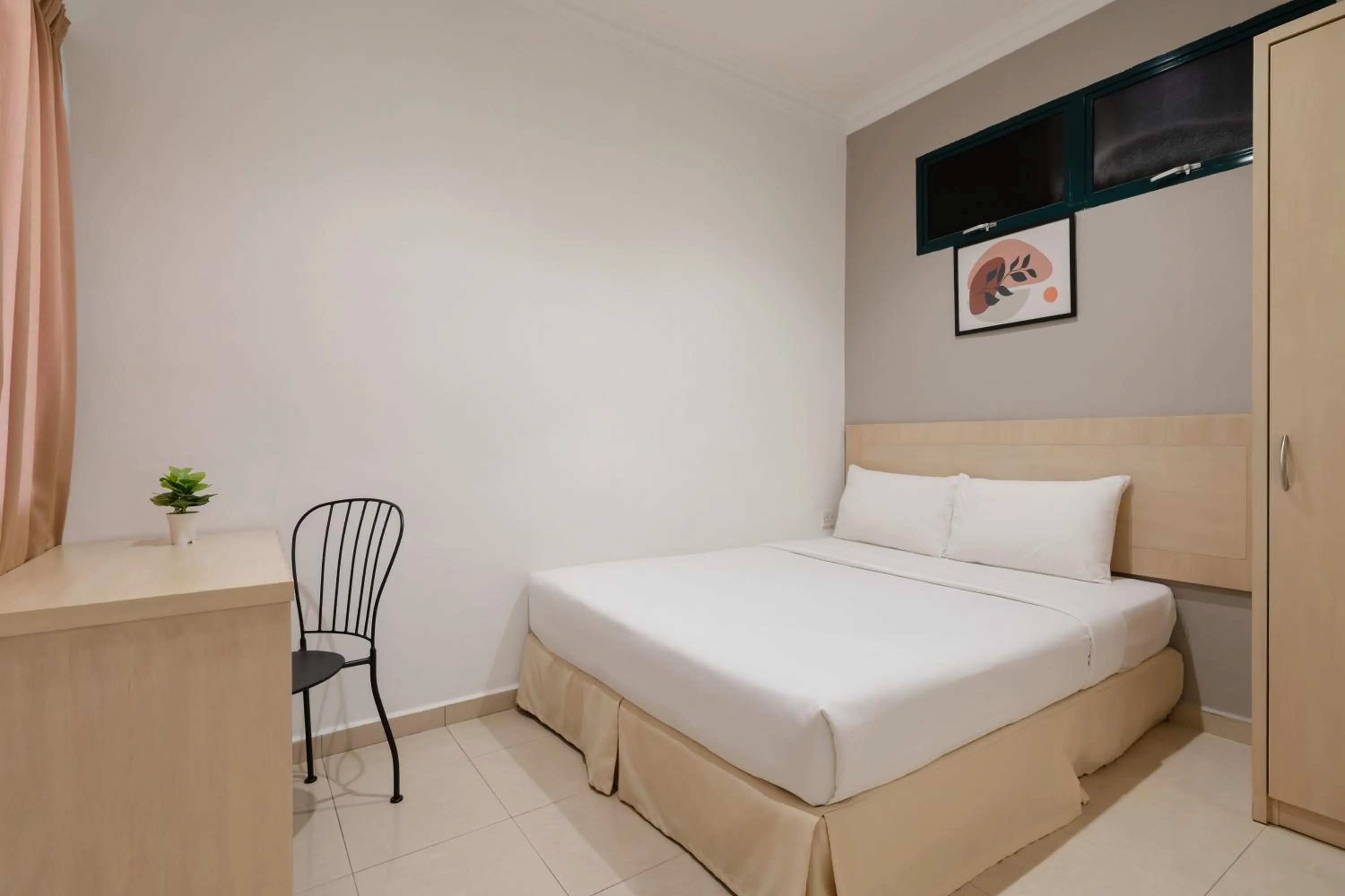 Bedroom, Bed in Golden View Serviced Apartments