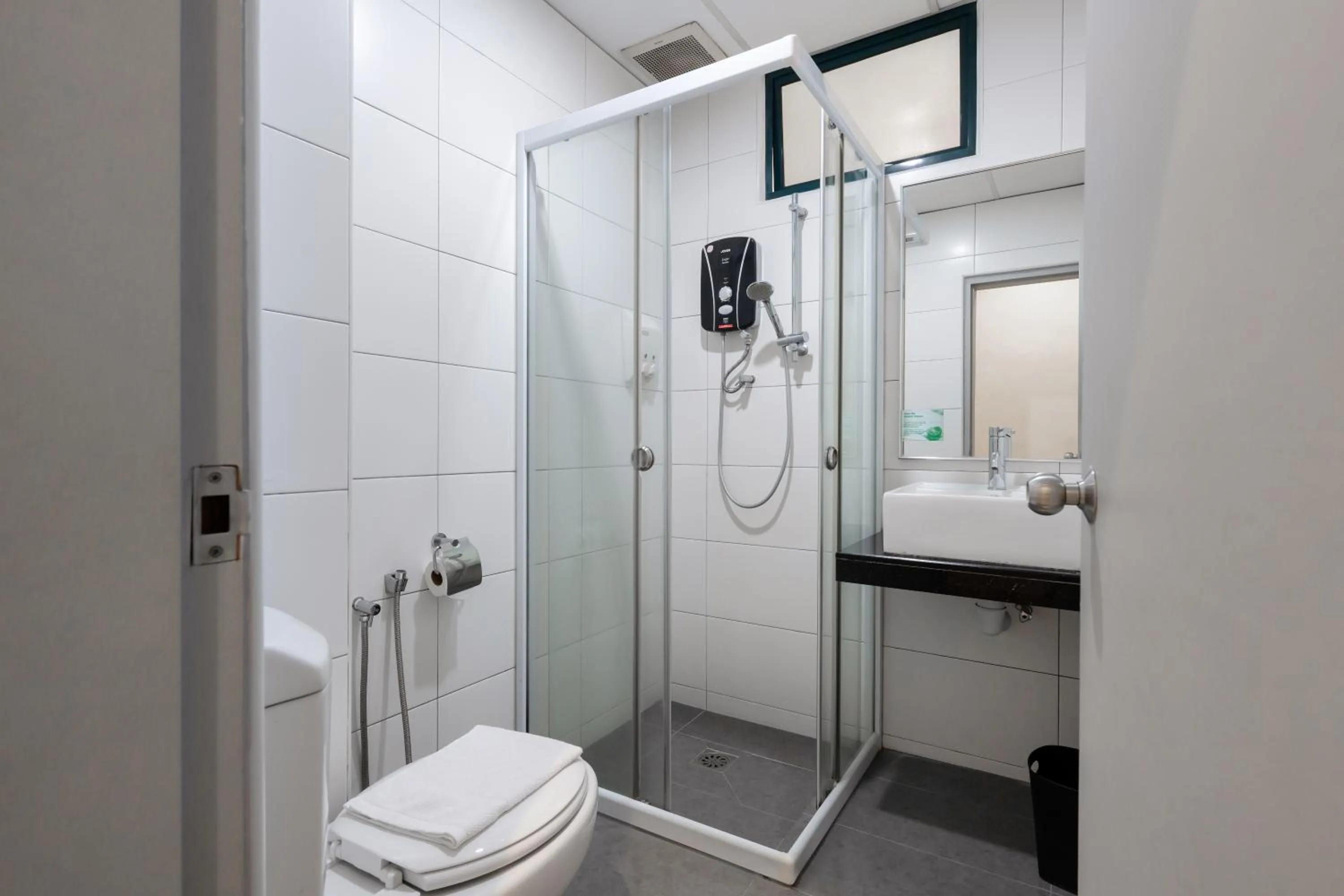 Bathroom in Golden View Serviced Apartments