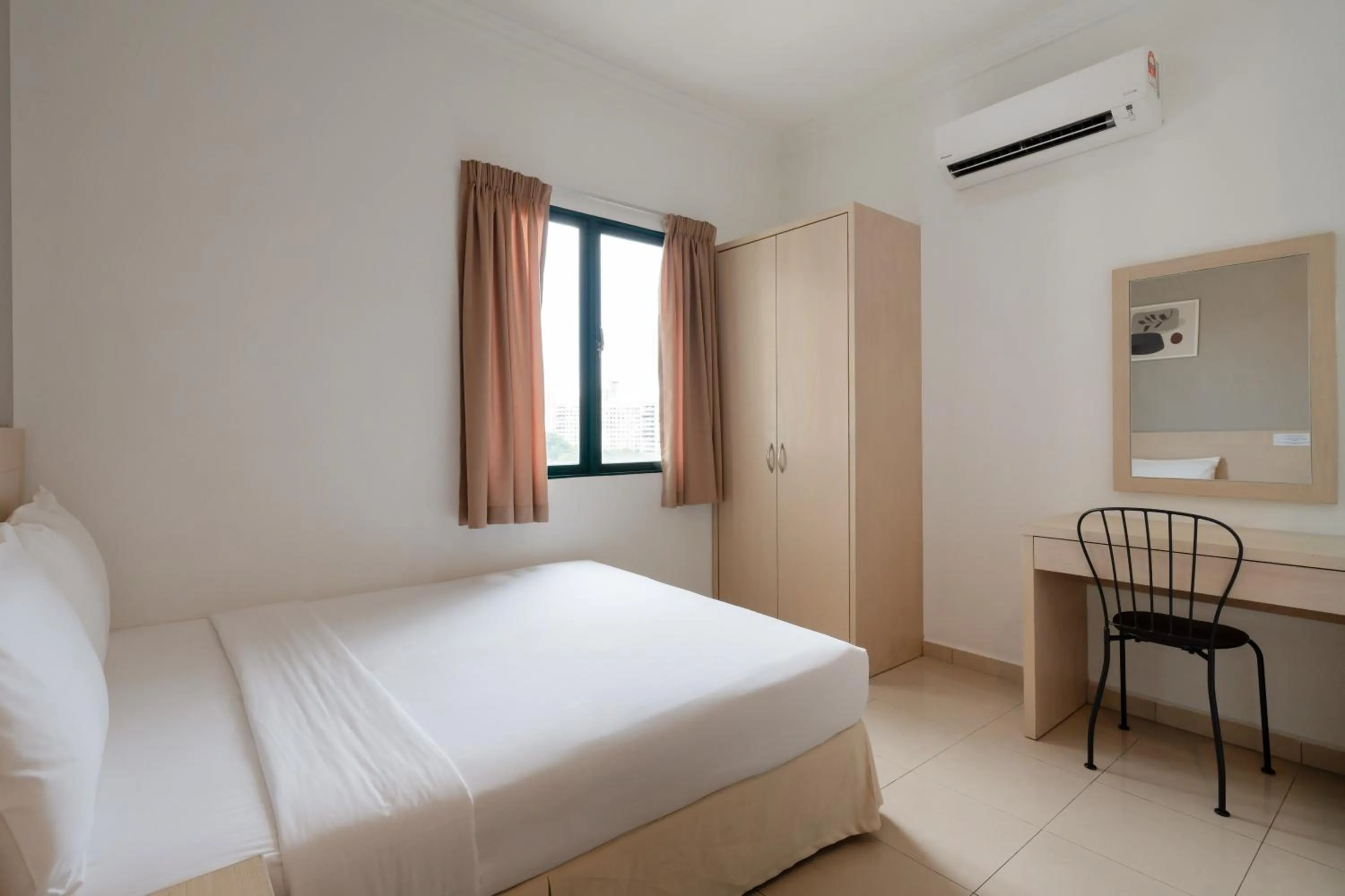 Bedroom, Bed in Golden View Serviced Apartments