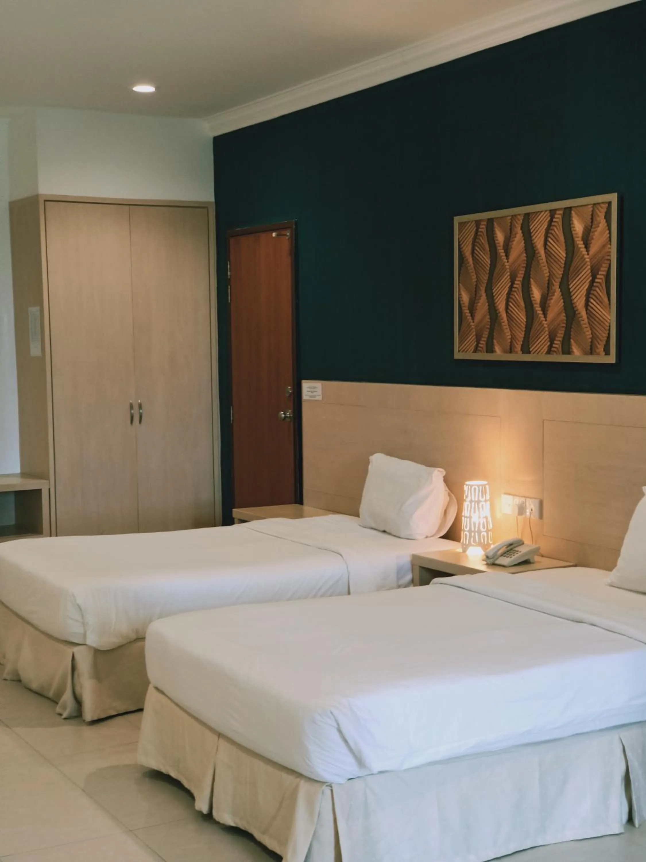 Superior Twin Room with Kitchenette in Golden View Serviced Apartments