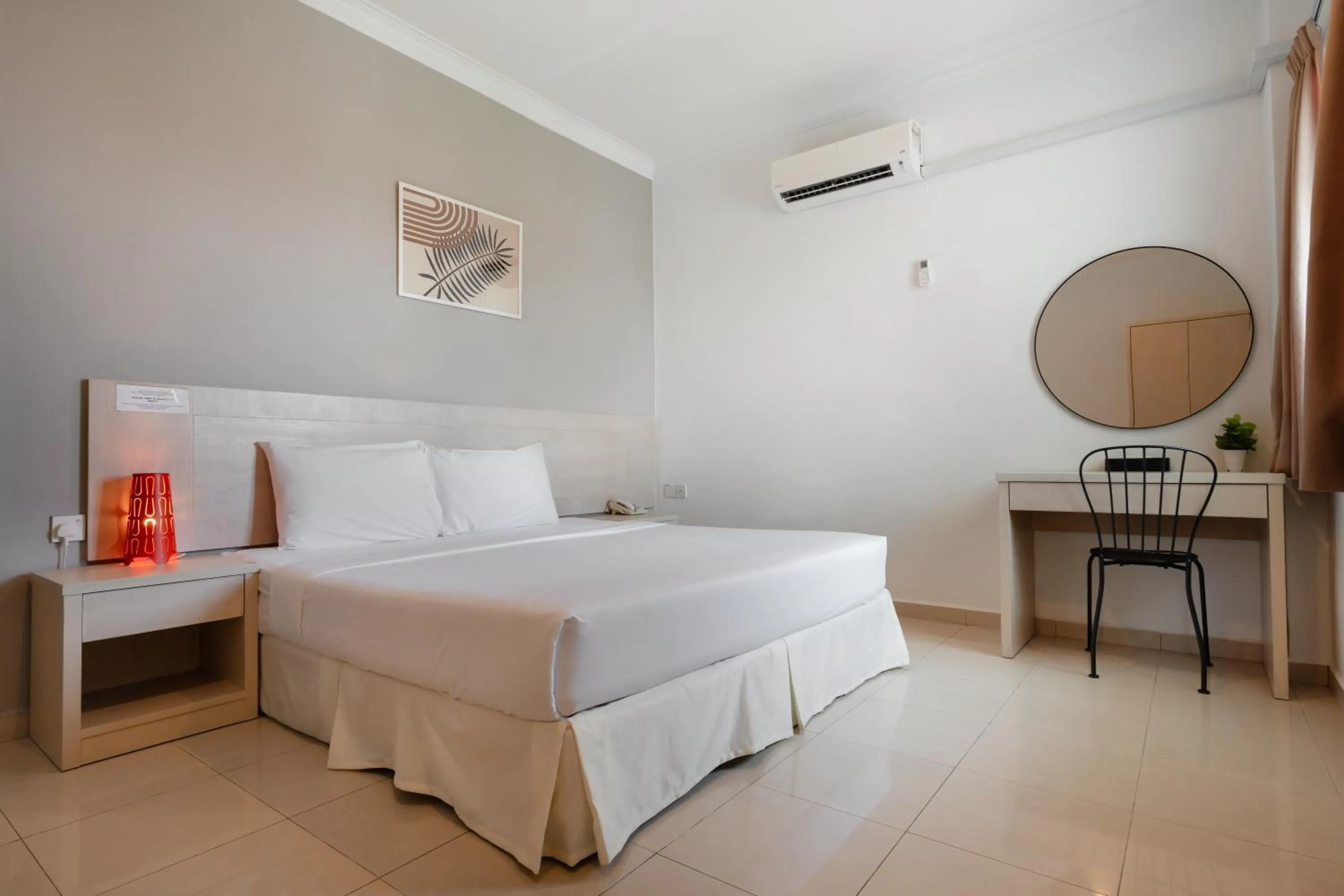 Bedroom, Bed in Golden View Serviced Apartments