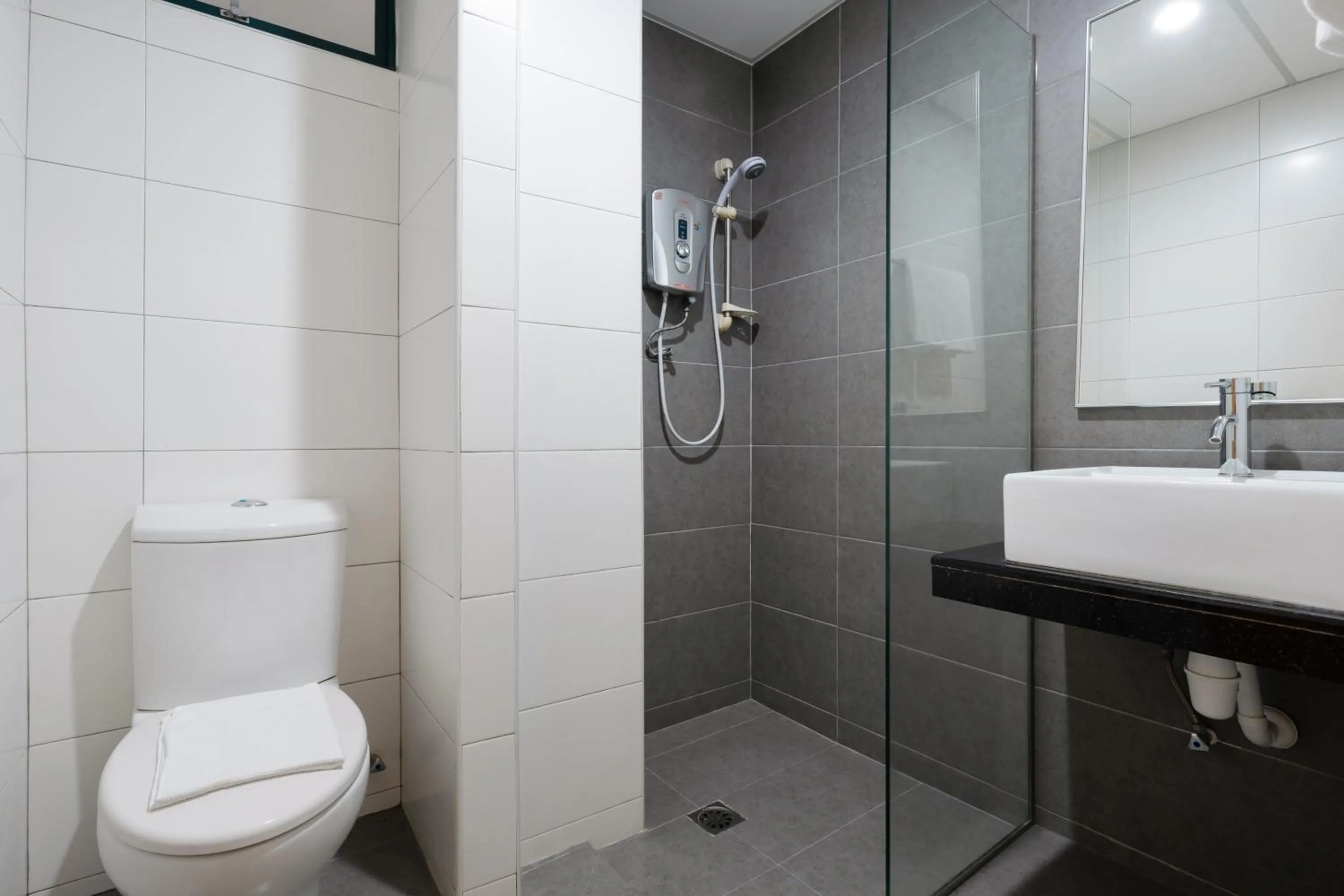 Bathroom in Golden View Serviced Apartments