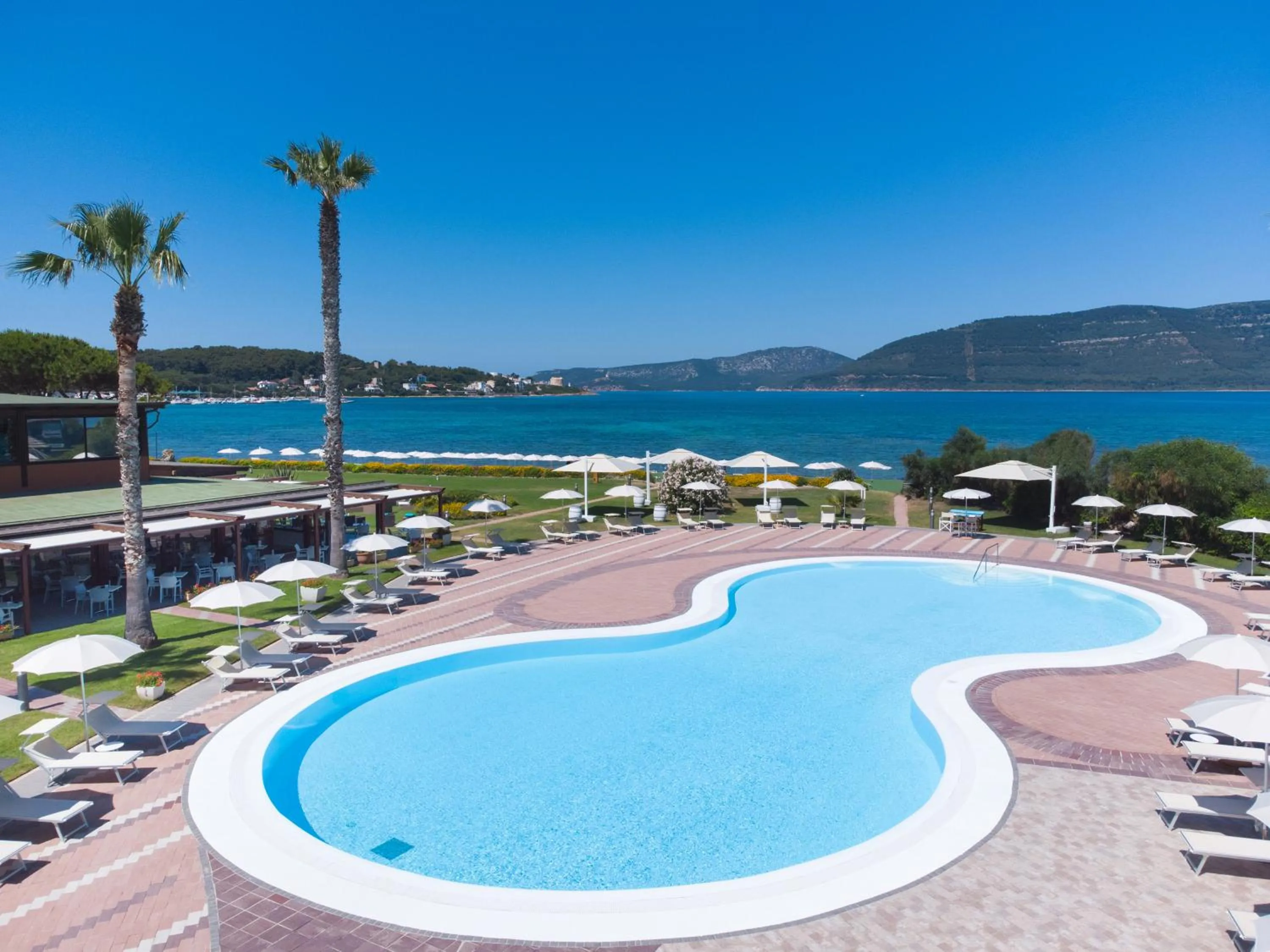 Swimming pool in Hotel Corte Rosada Affiliated by Melia
