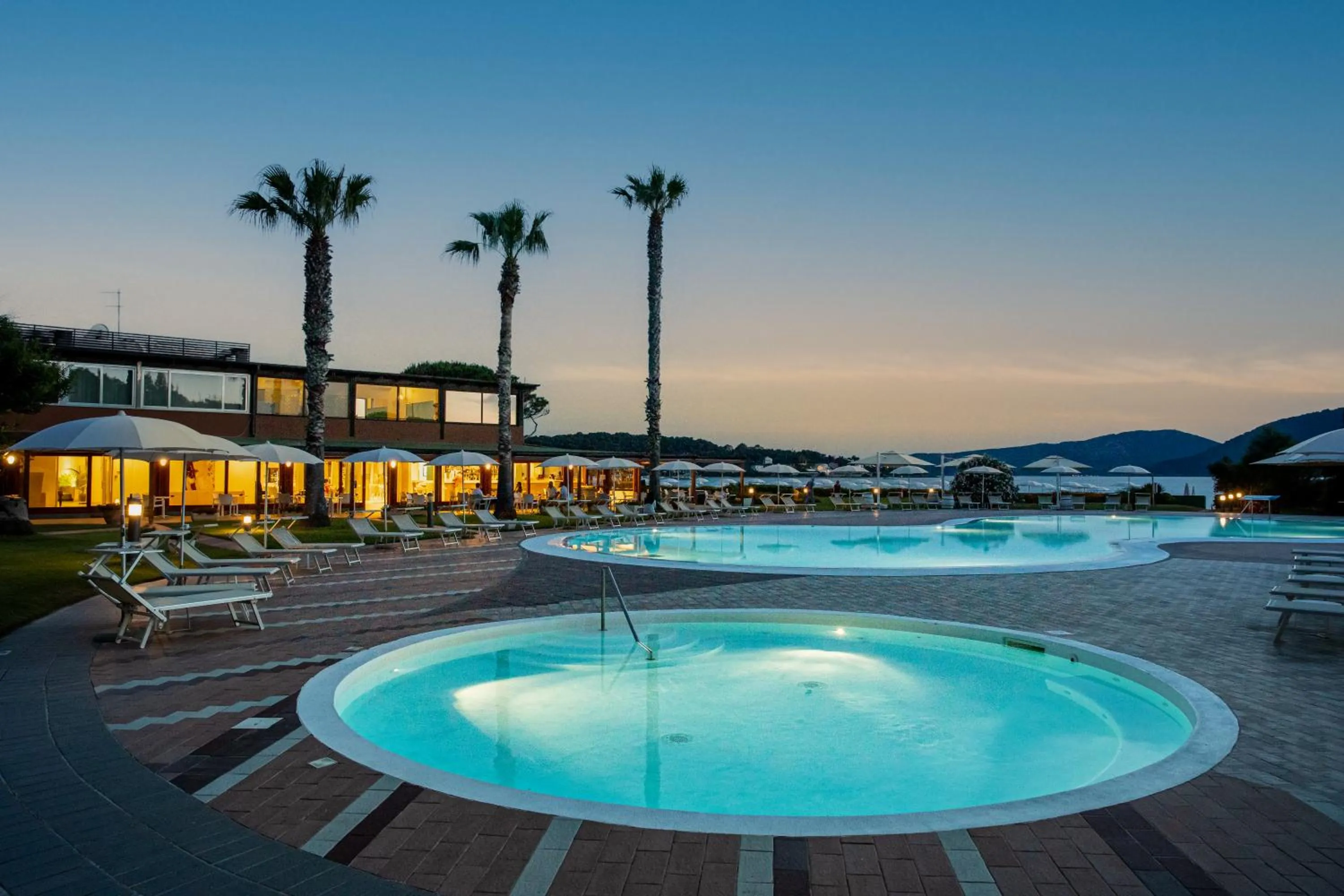 Swimming pool in Hotel Corte Rosada Affiliated by Melia