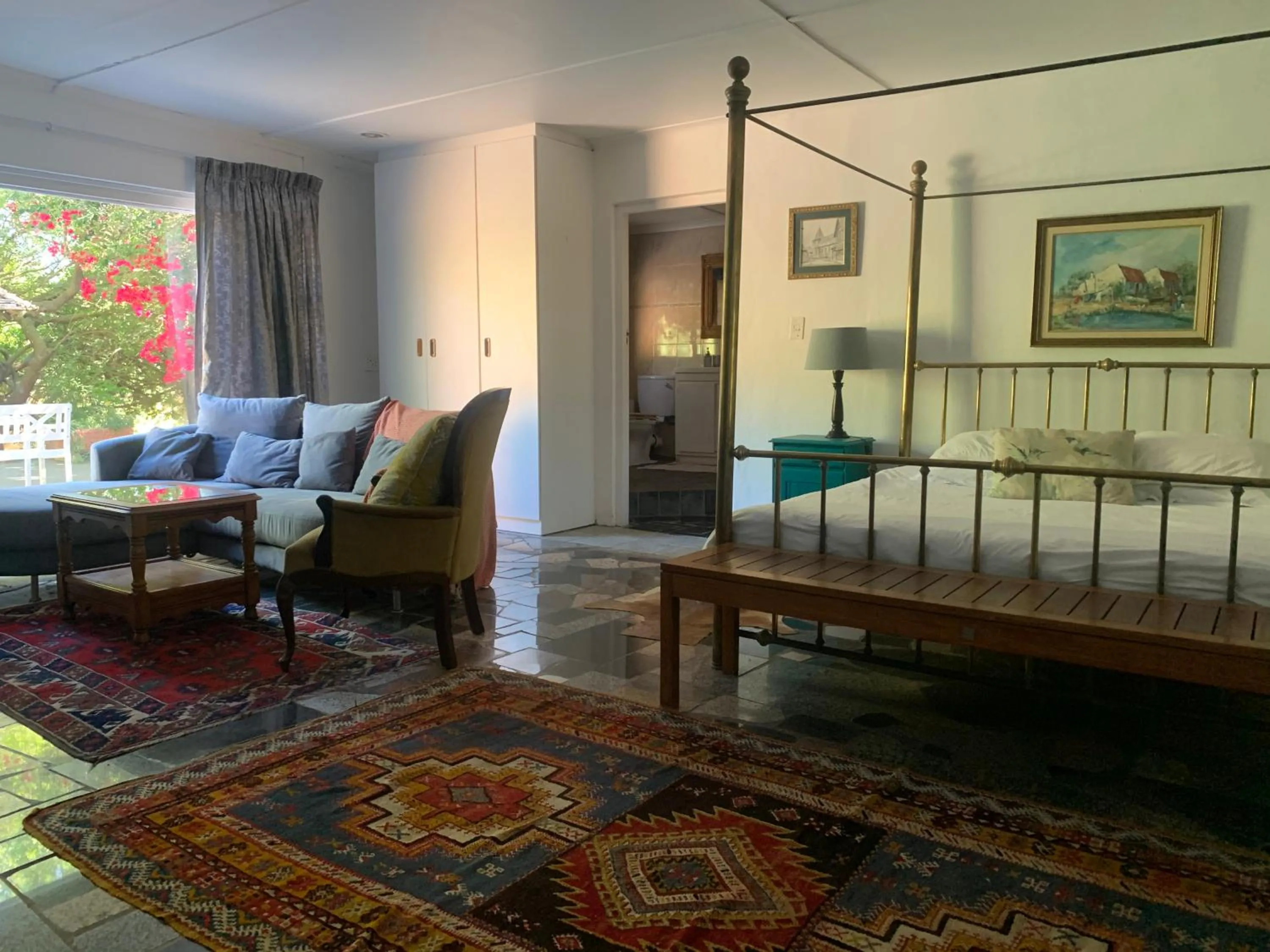 Seating area, Bed in The Little Hideaway Guesthouse