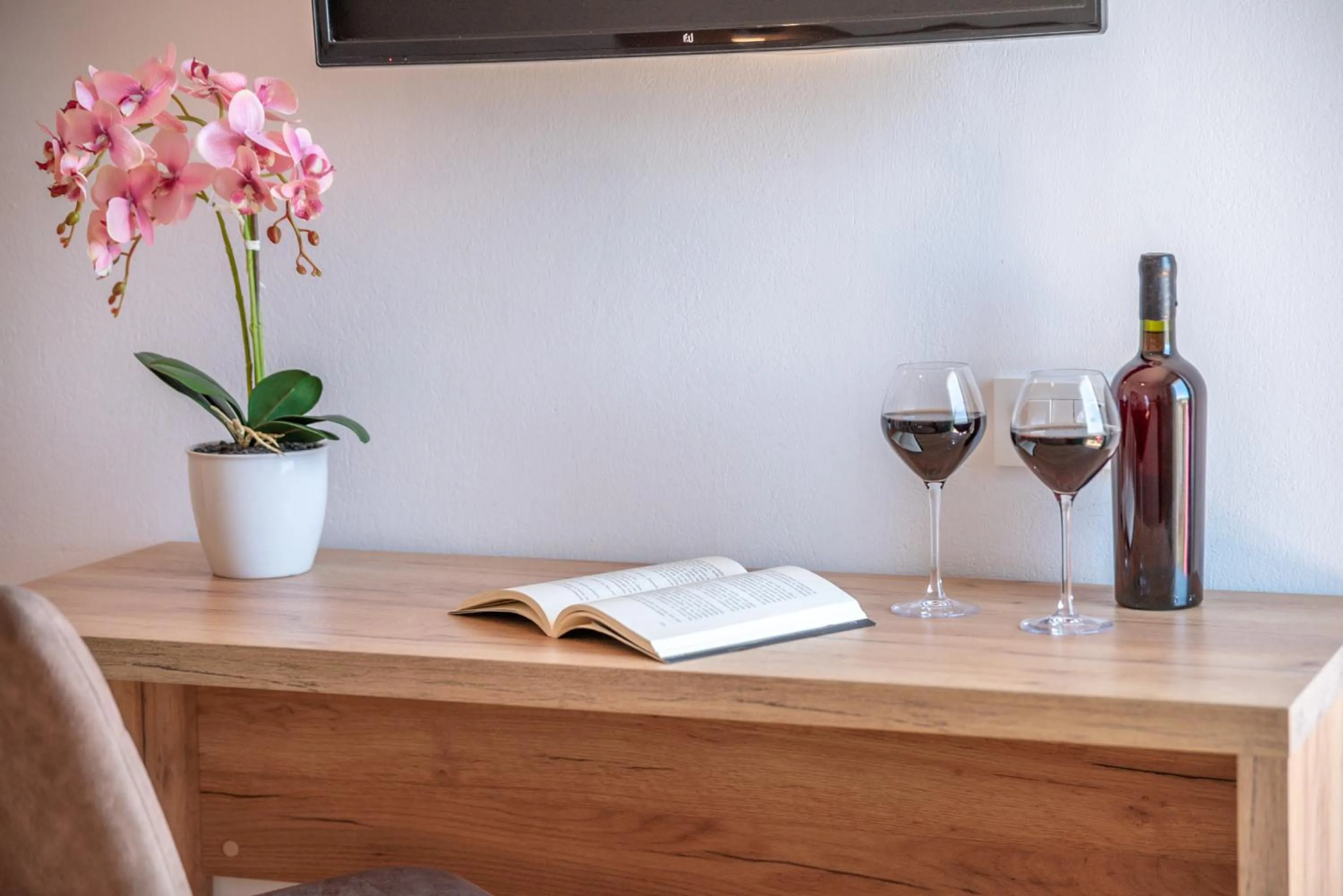 Library in Kaliviani Traditional Hotel