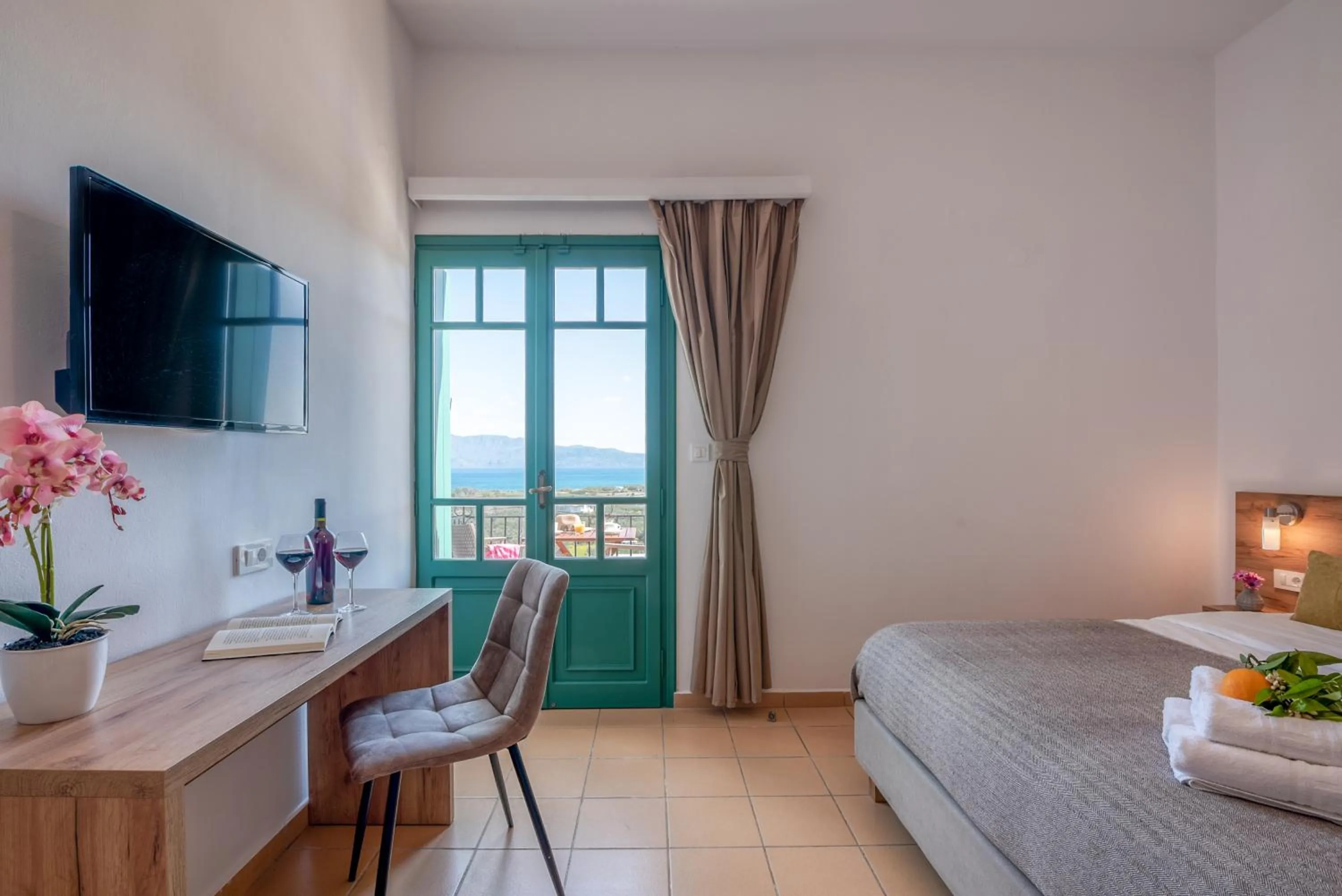 Bed in Kaliviani Traditional Hotel